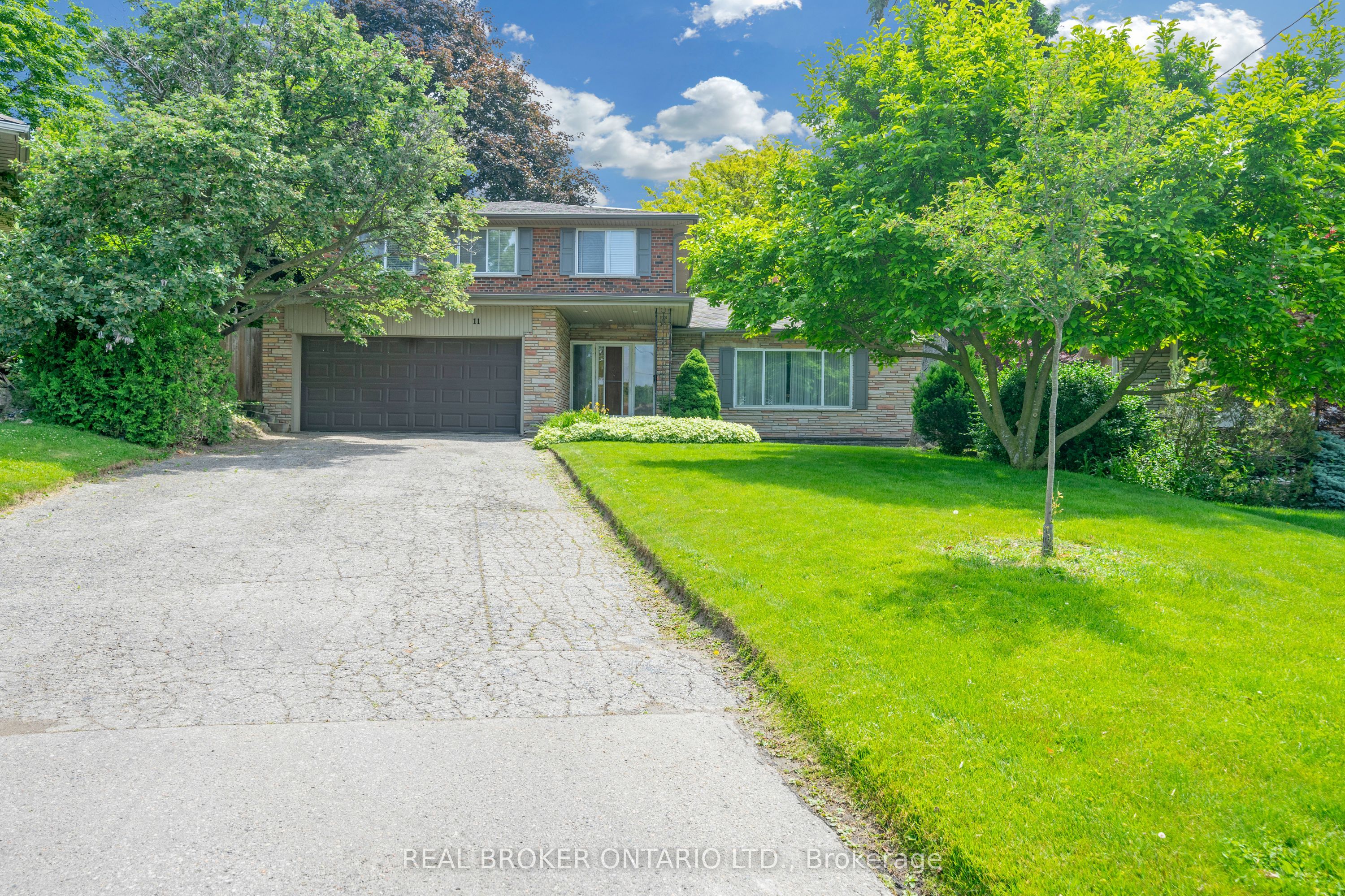 11 Caronport Crescent Property Photo 1
