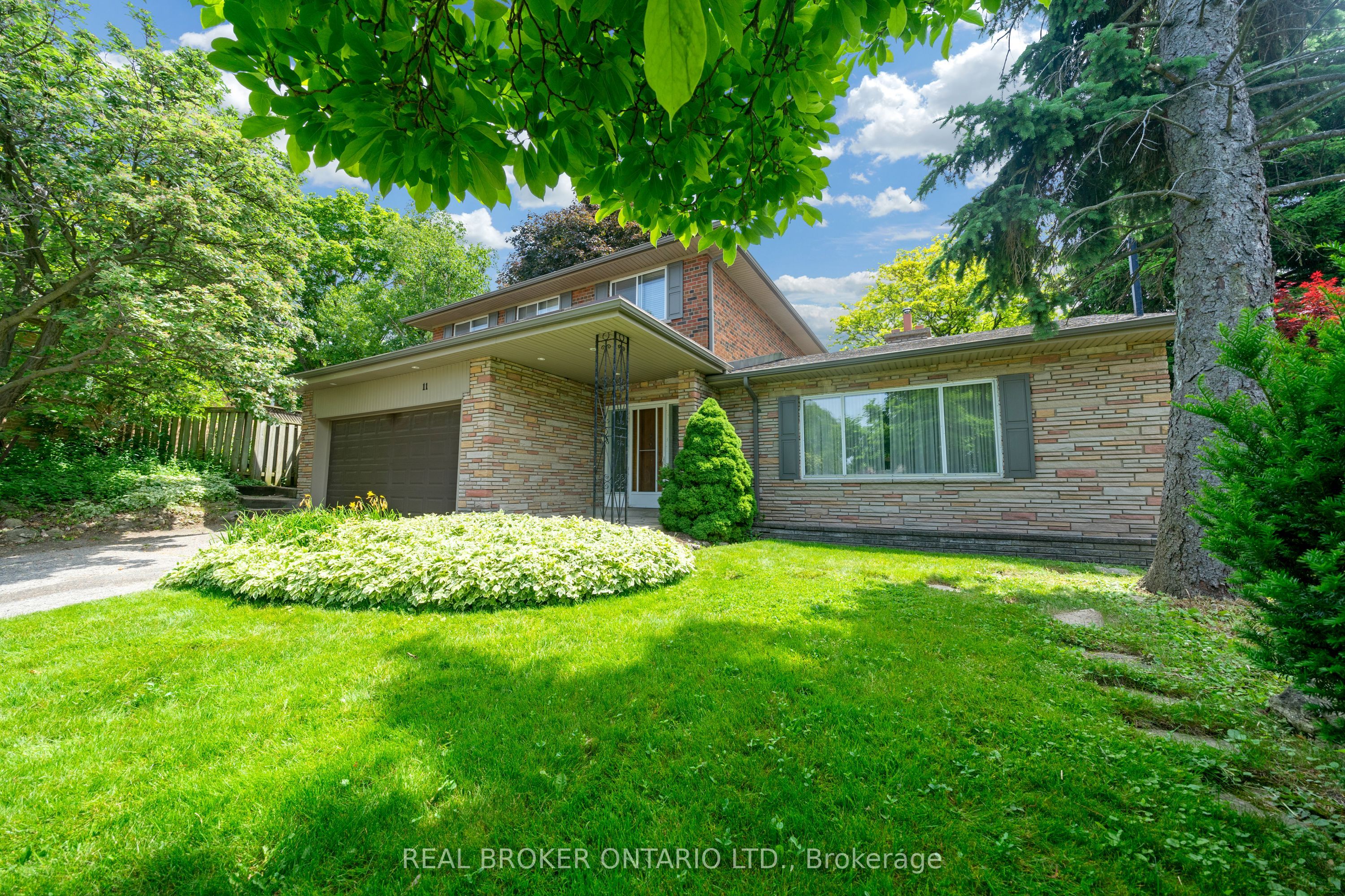 11 Caronport Crescent Property Photo 2
