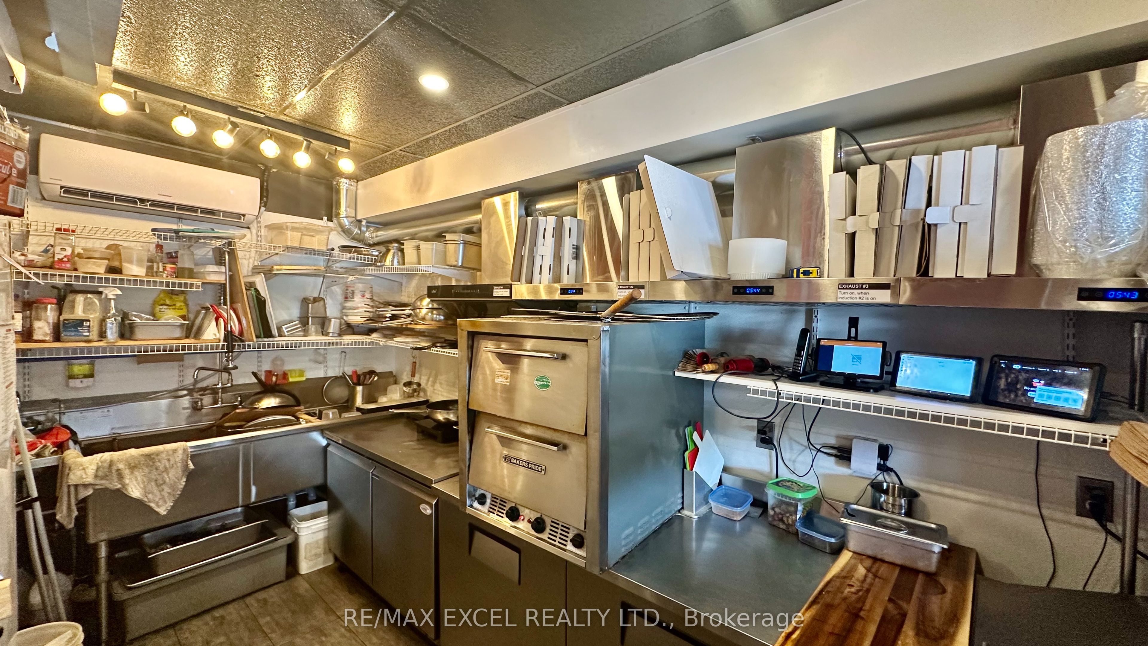 1763 Avenue Road A Property Photo 5