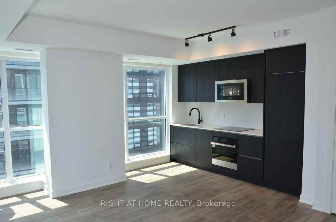 327 King Street W 4303 Property Photo 6