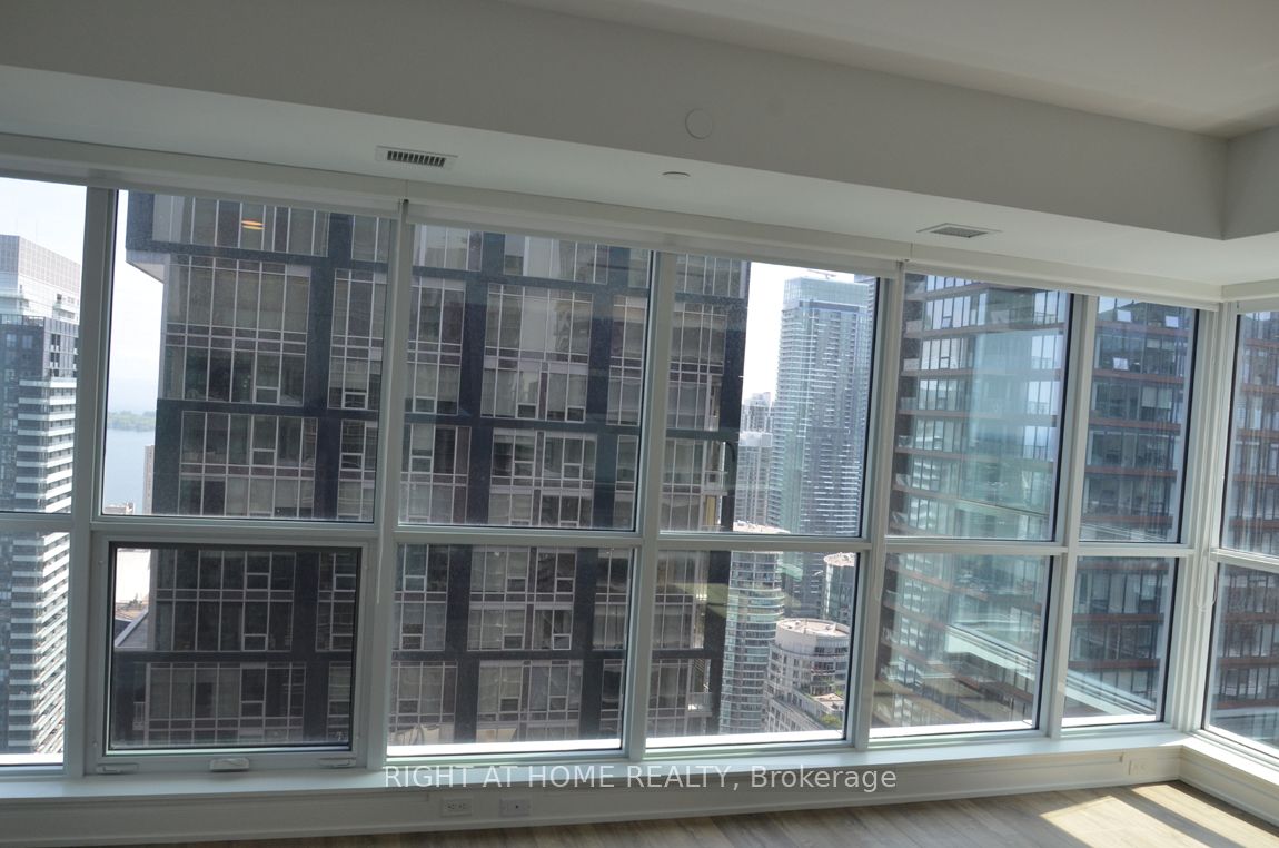 327 King Street W 4303 Property Photo 10