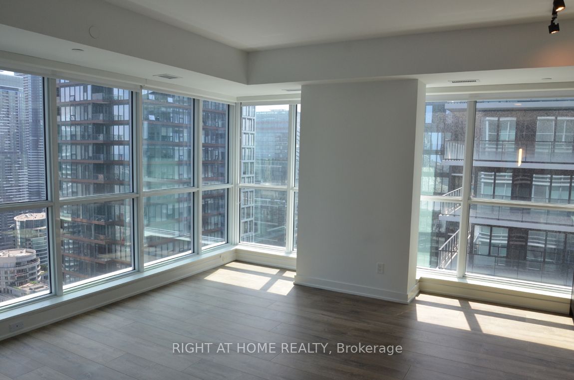 327 King Street W 4303 Property Photo 11