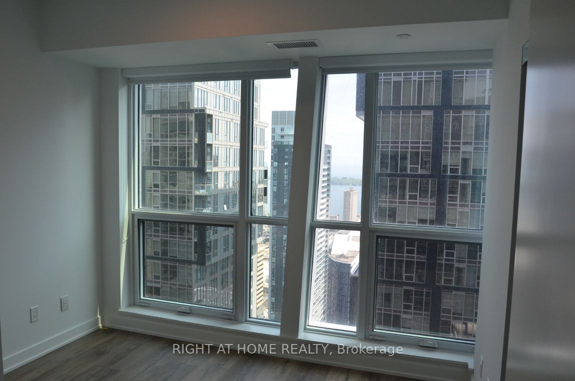 327 King Street W 4303 Property Photo 13