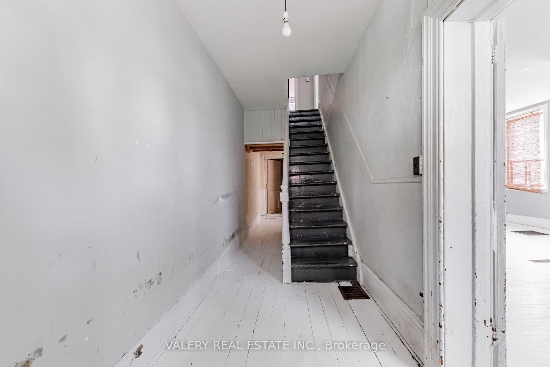 9 St Patricks Square Property Photo 2
