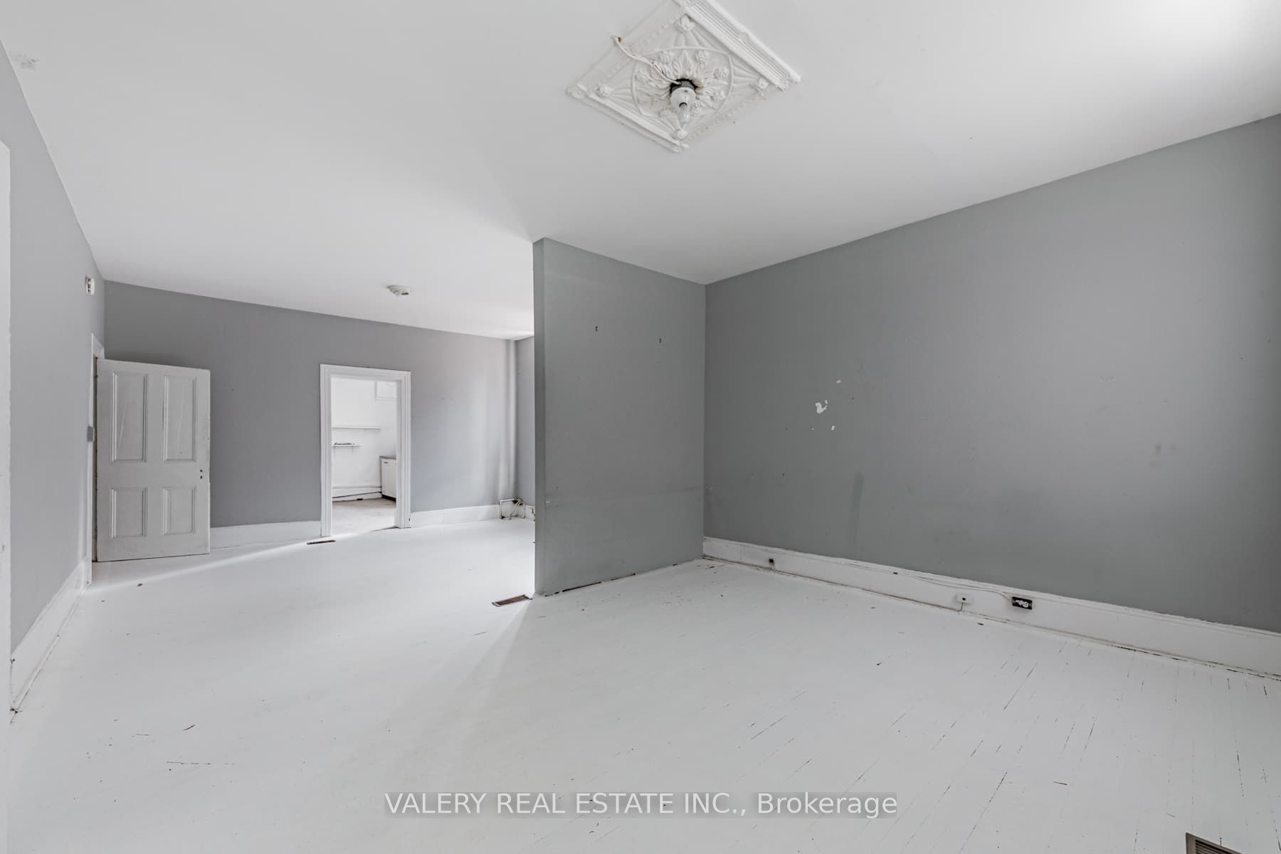 9 St Patricks Square Property Photo 3