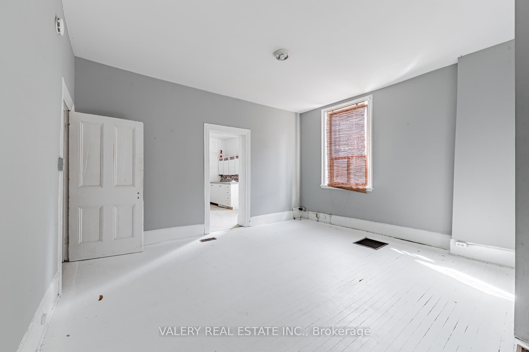 9 St Patricks Square Property Photo 5