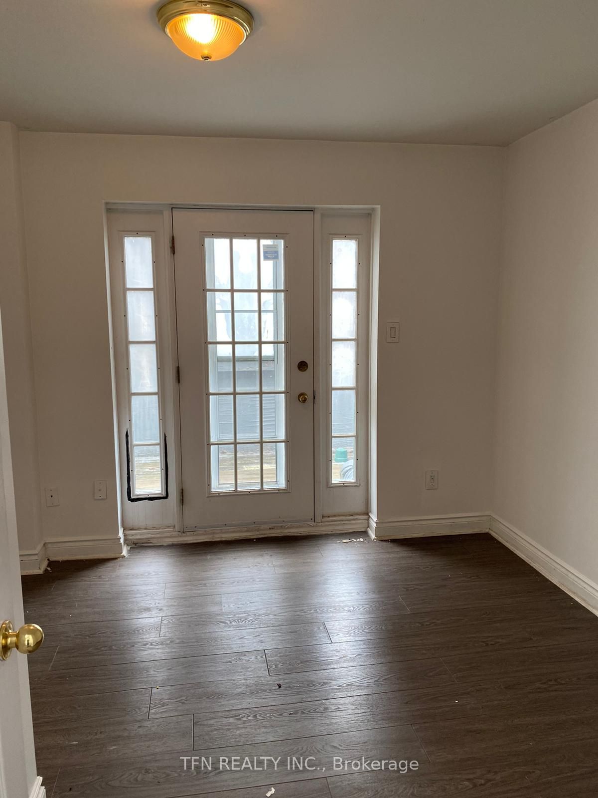 384 Queen Street E Property Photo 5