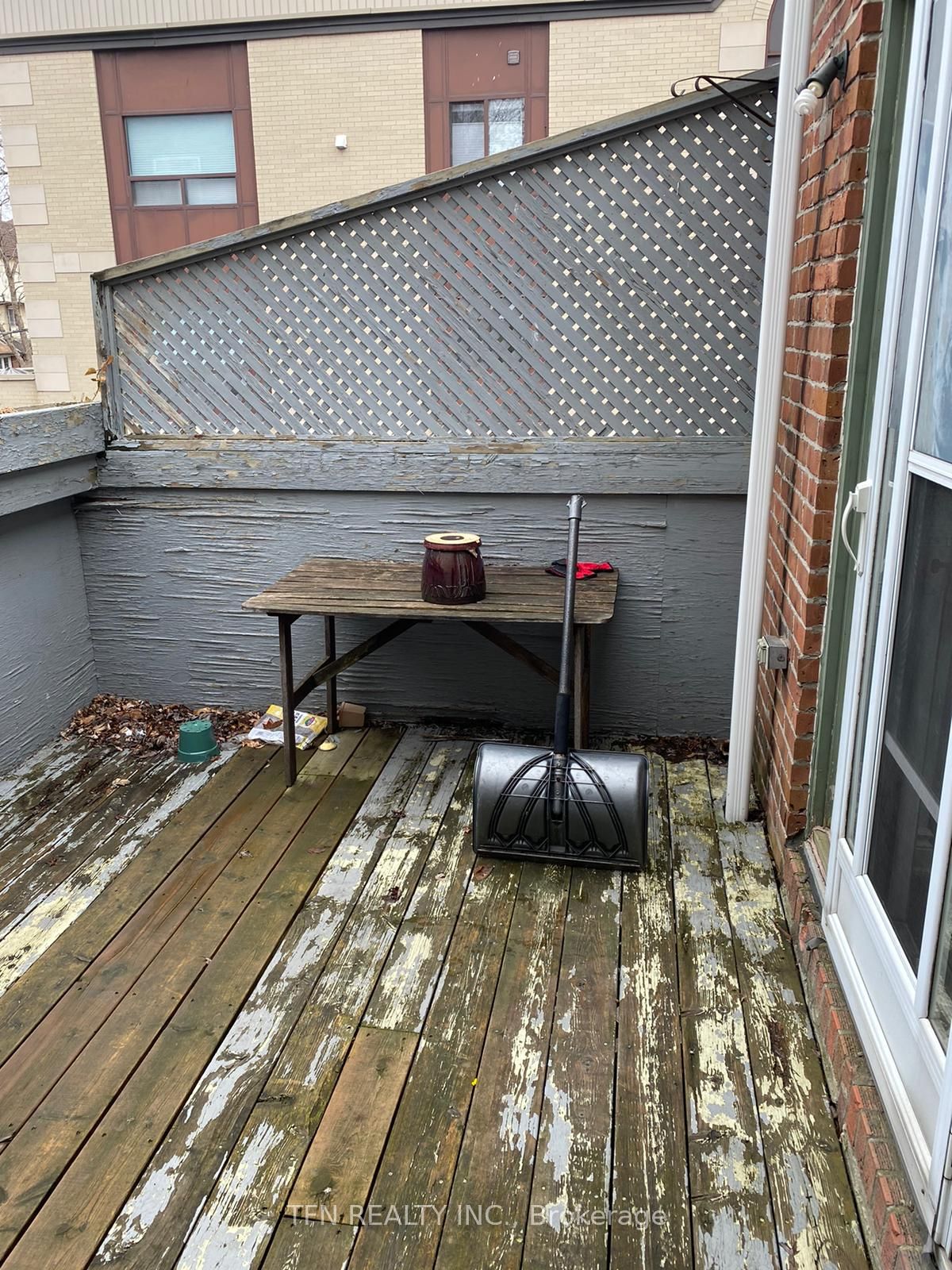 384 Queen Street E Property Photo 6