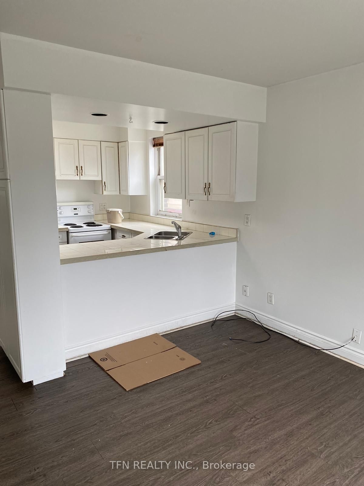 384 Queen Street E Property Photo 8