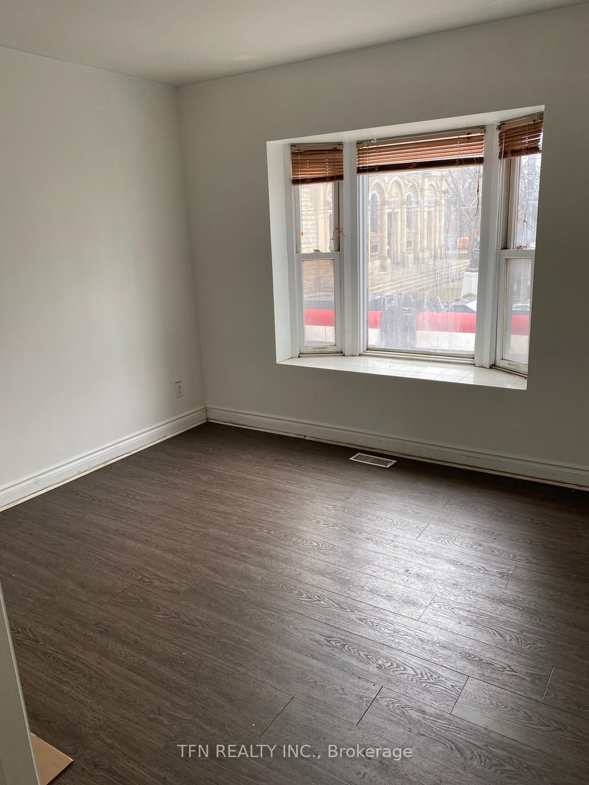 384 Queen Street E Property Photo 9