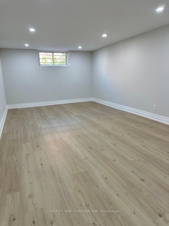 629 Sheppard Avenue W Property Photo 8