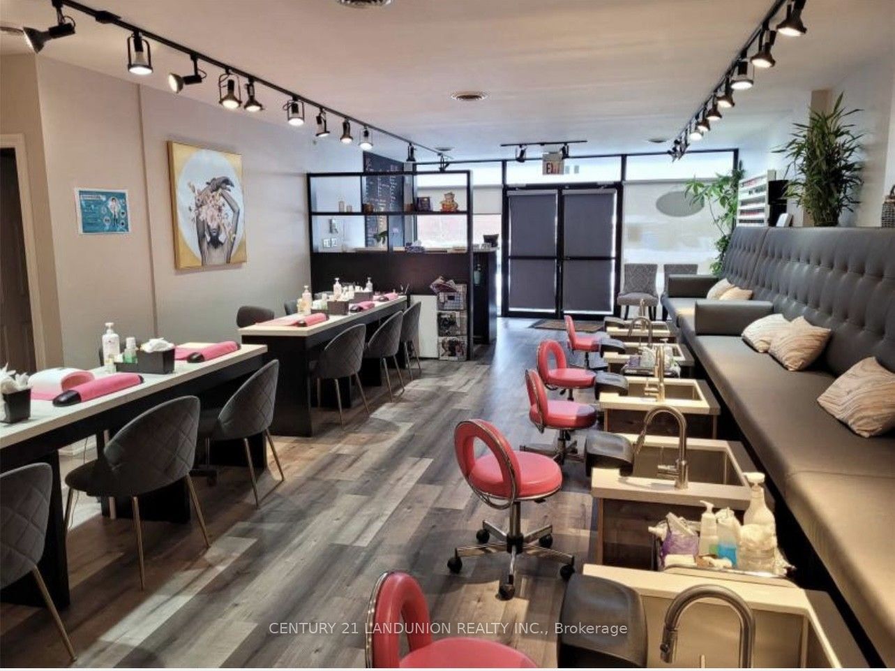 3379 Bathurst Street Property Photo 4