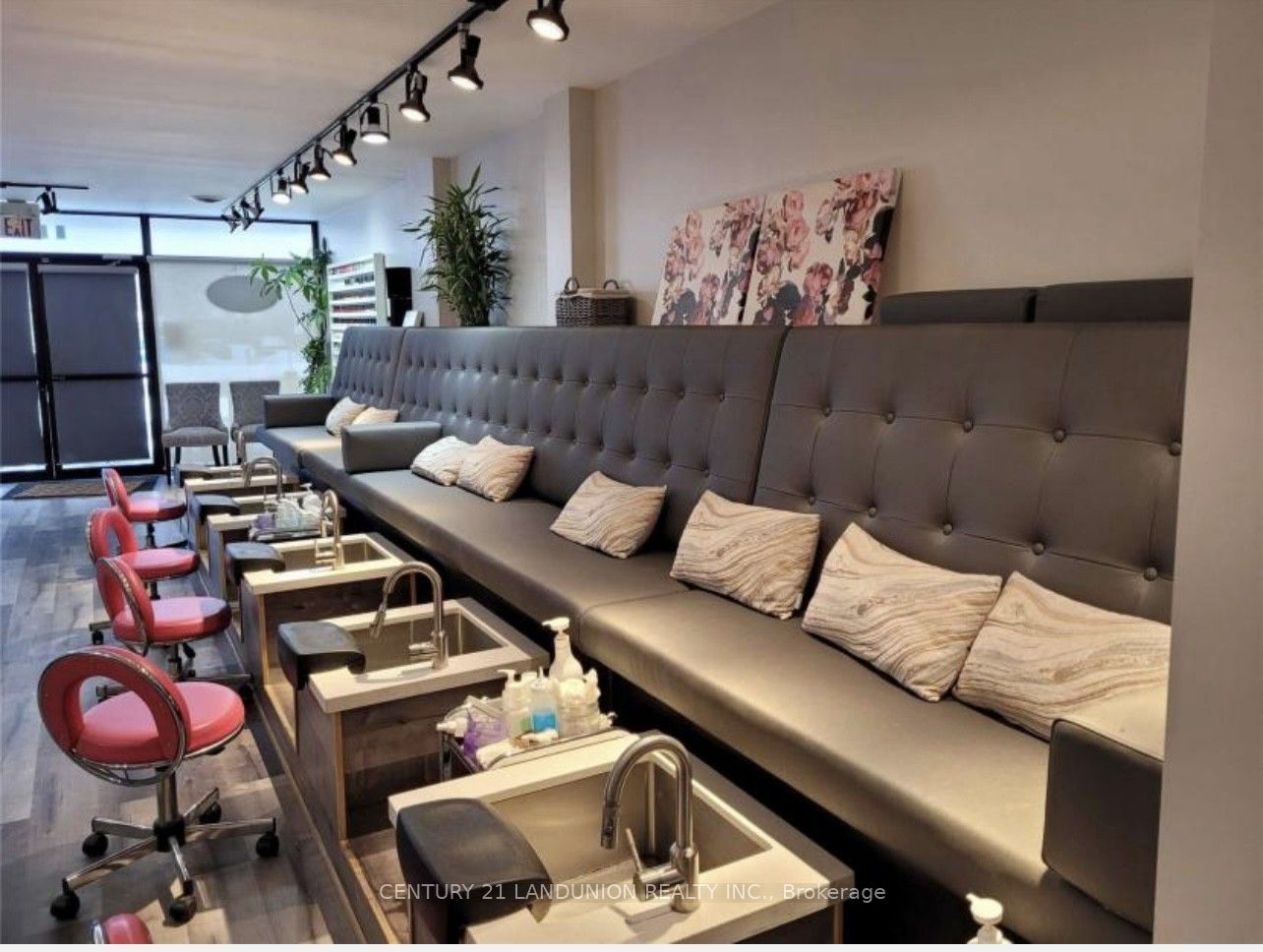 3379 Bathurst Street Property Photo 5