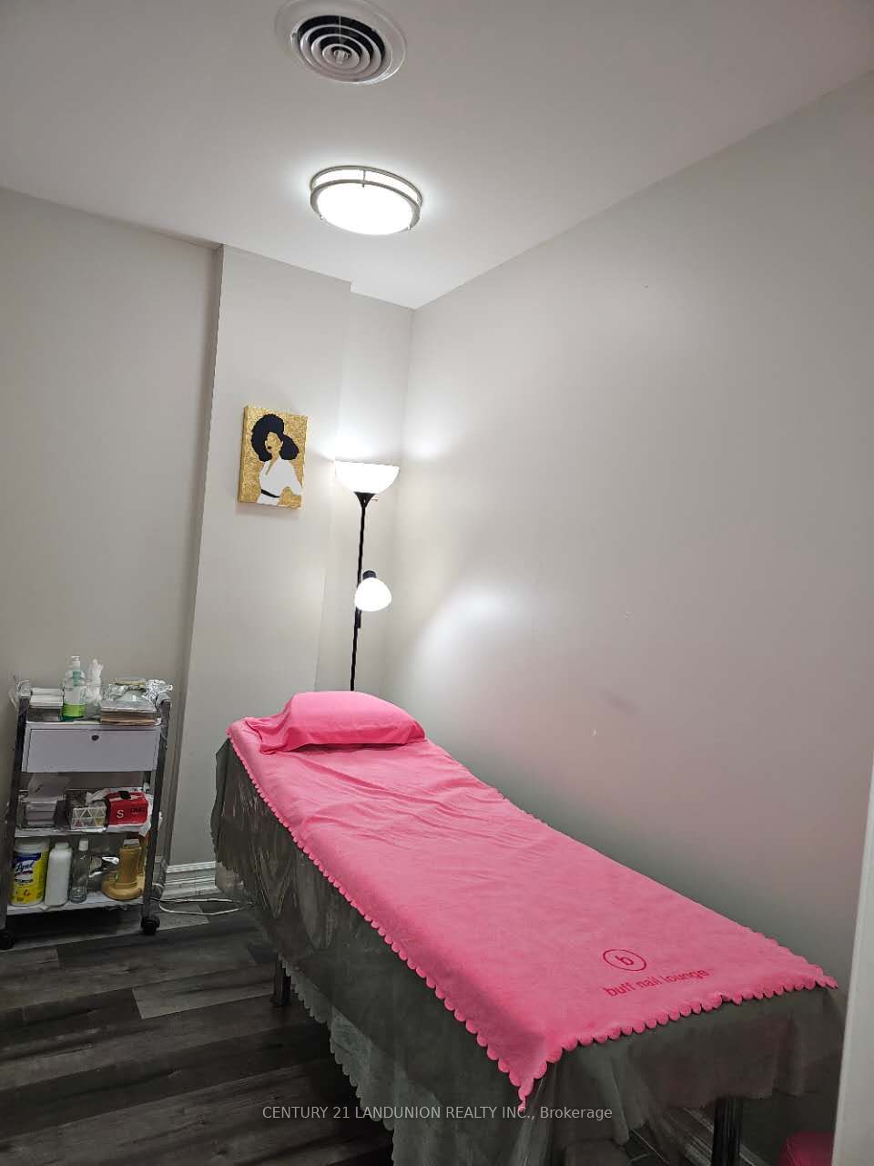 3379 Bathurst Street Property Photo 6