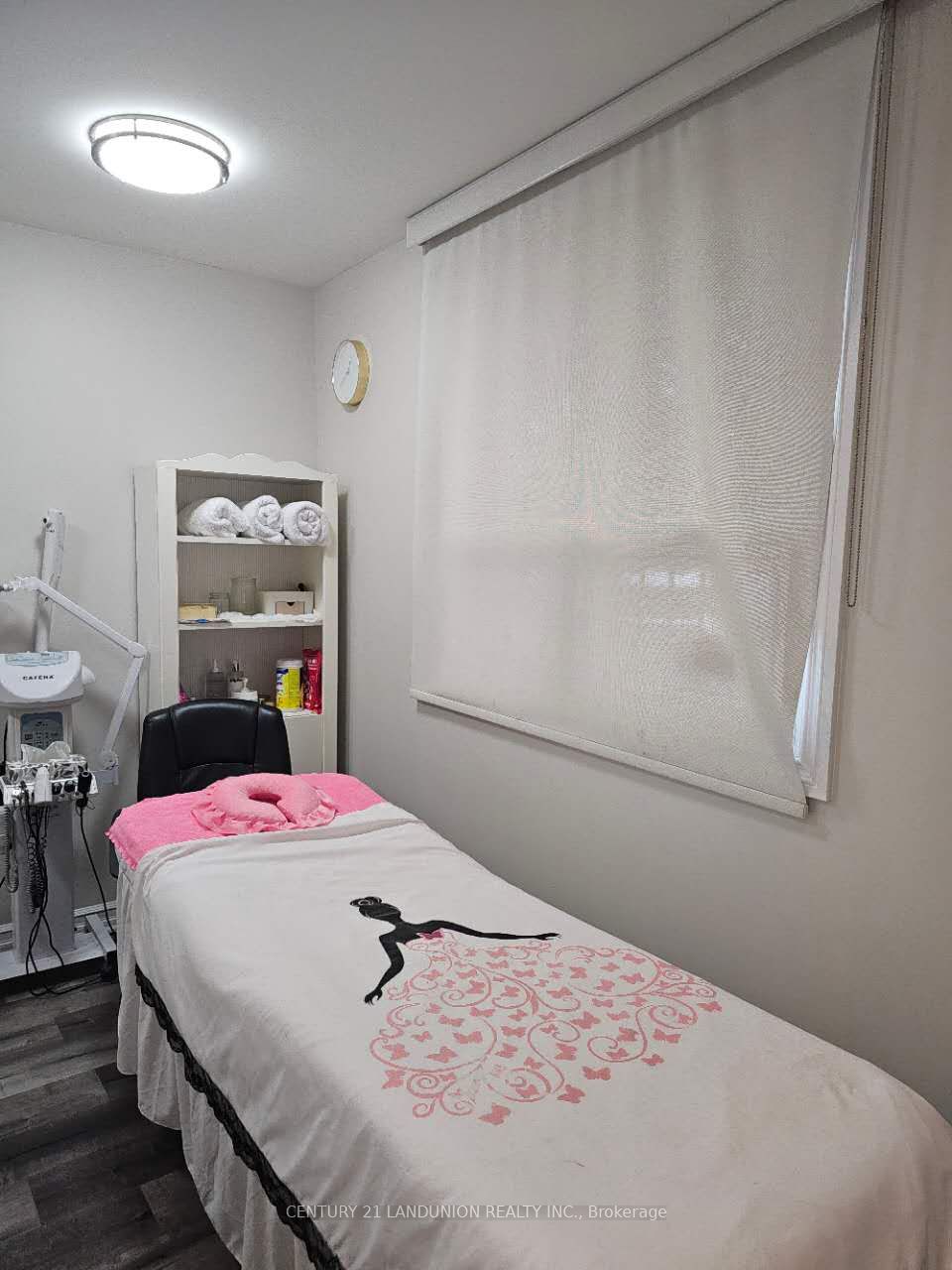 3379 Bathurst Street Property Photo 7