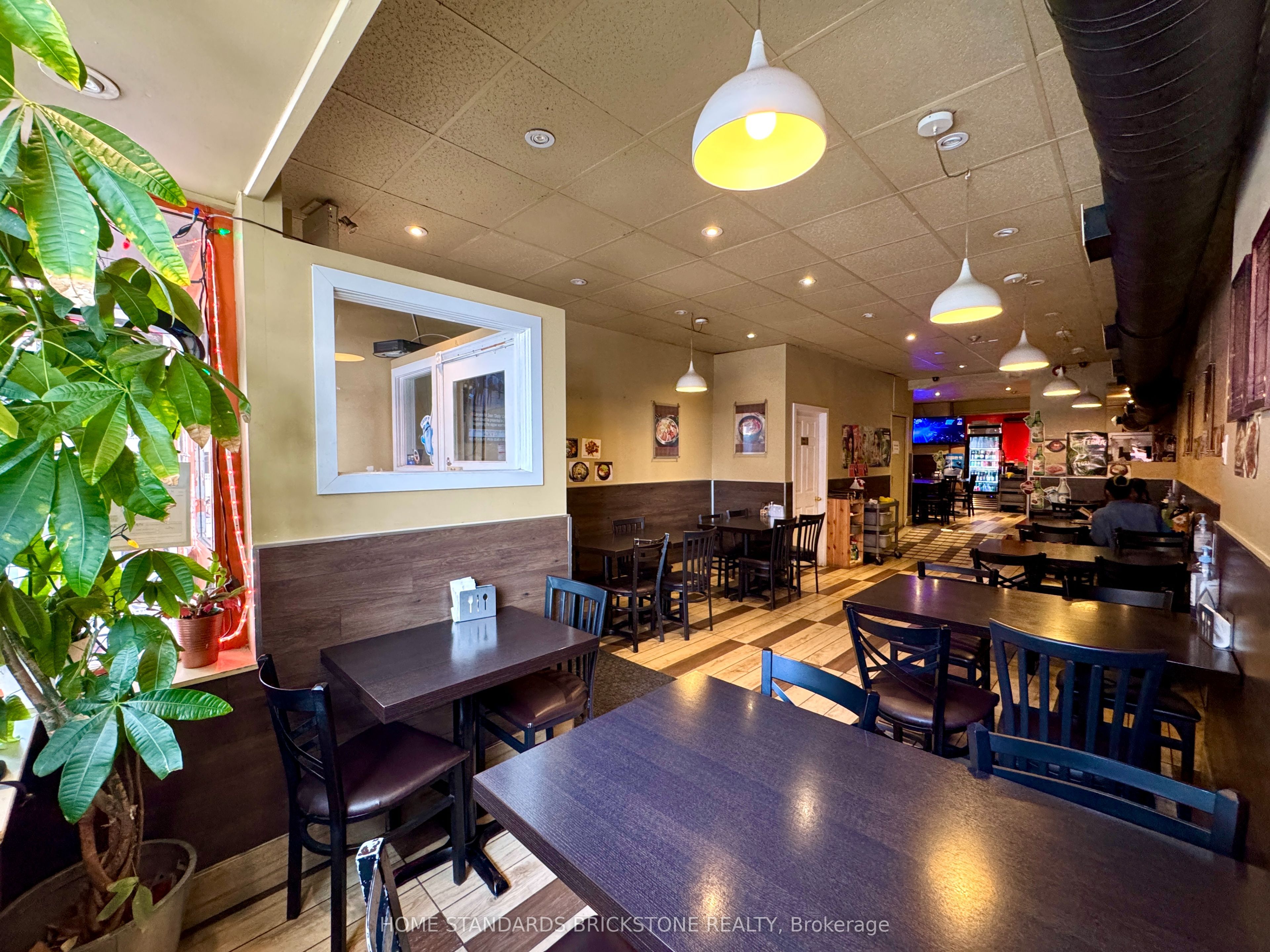 586 Bloor Street Property Photo 1