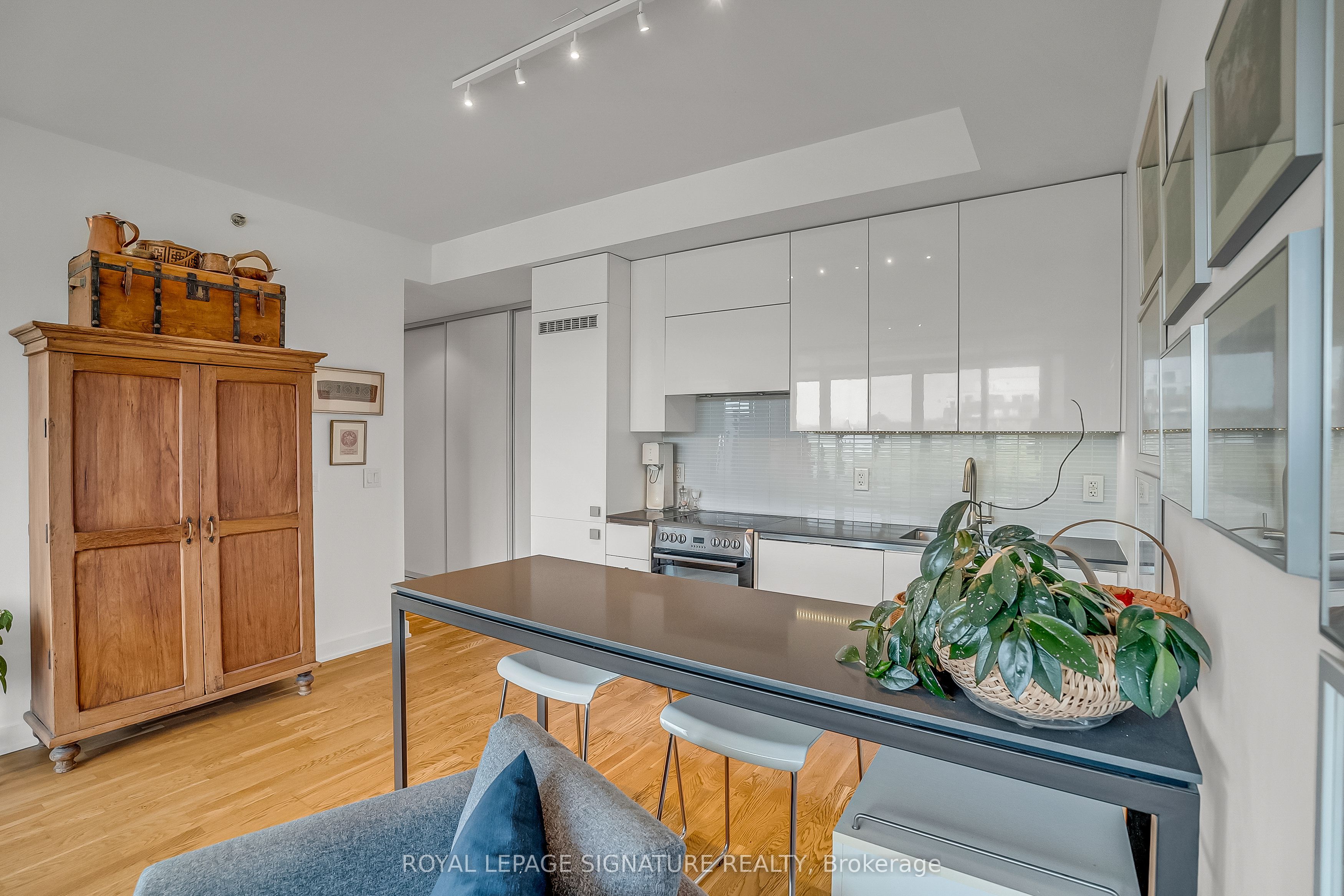 8 Dovercourt Road 609 Property Photo 18