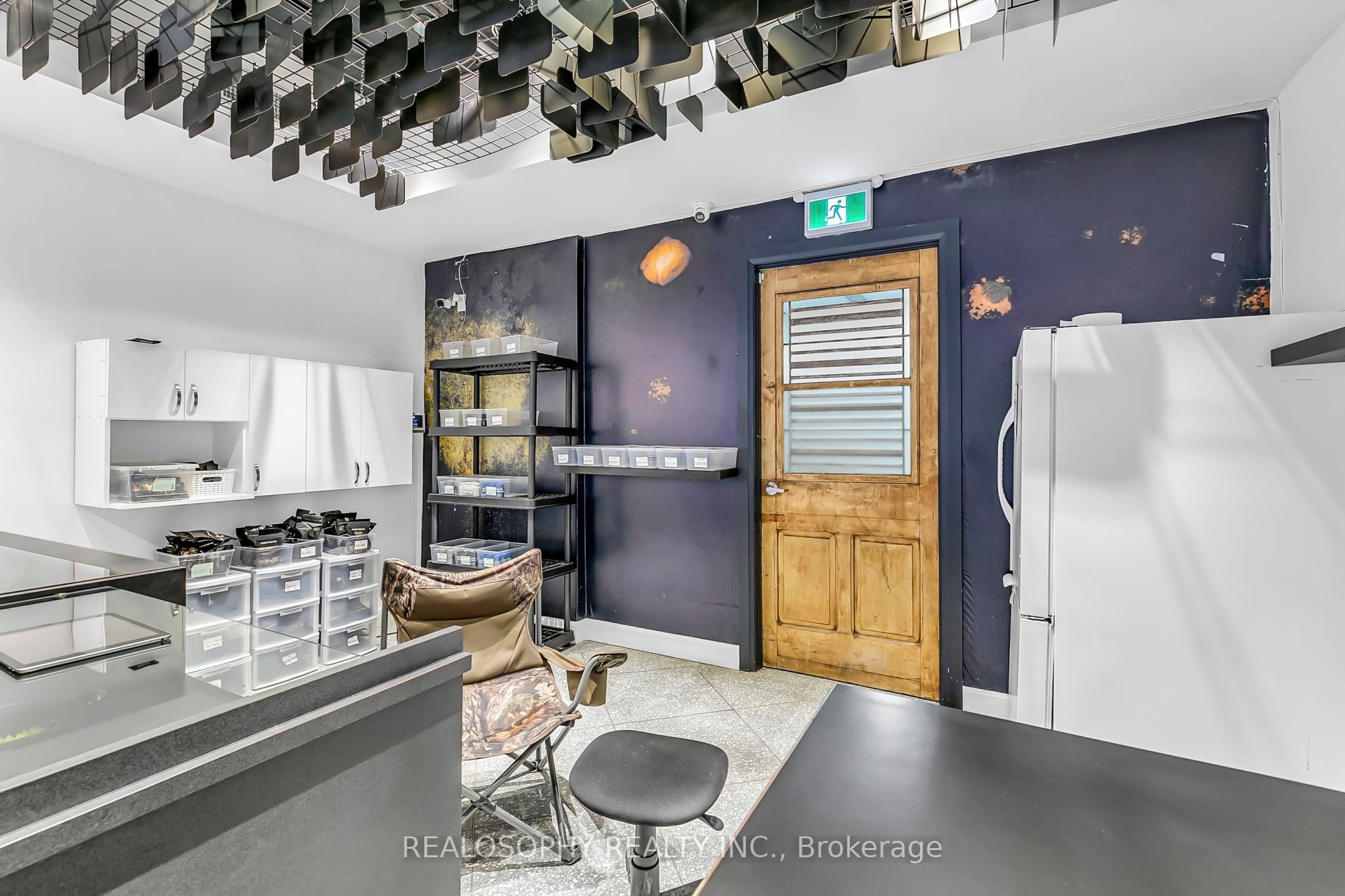 518 Queen Street W Property Photo 7