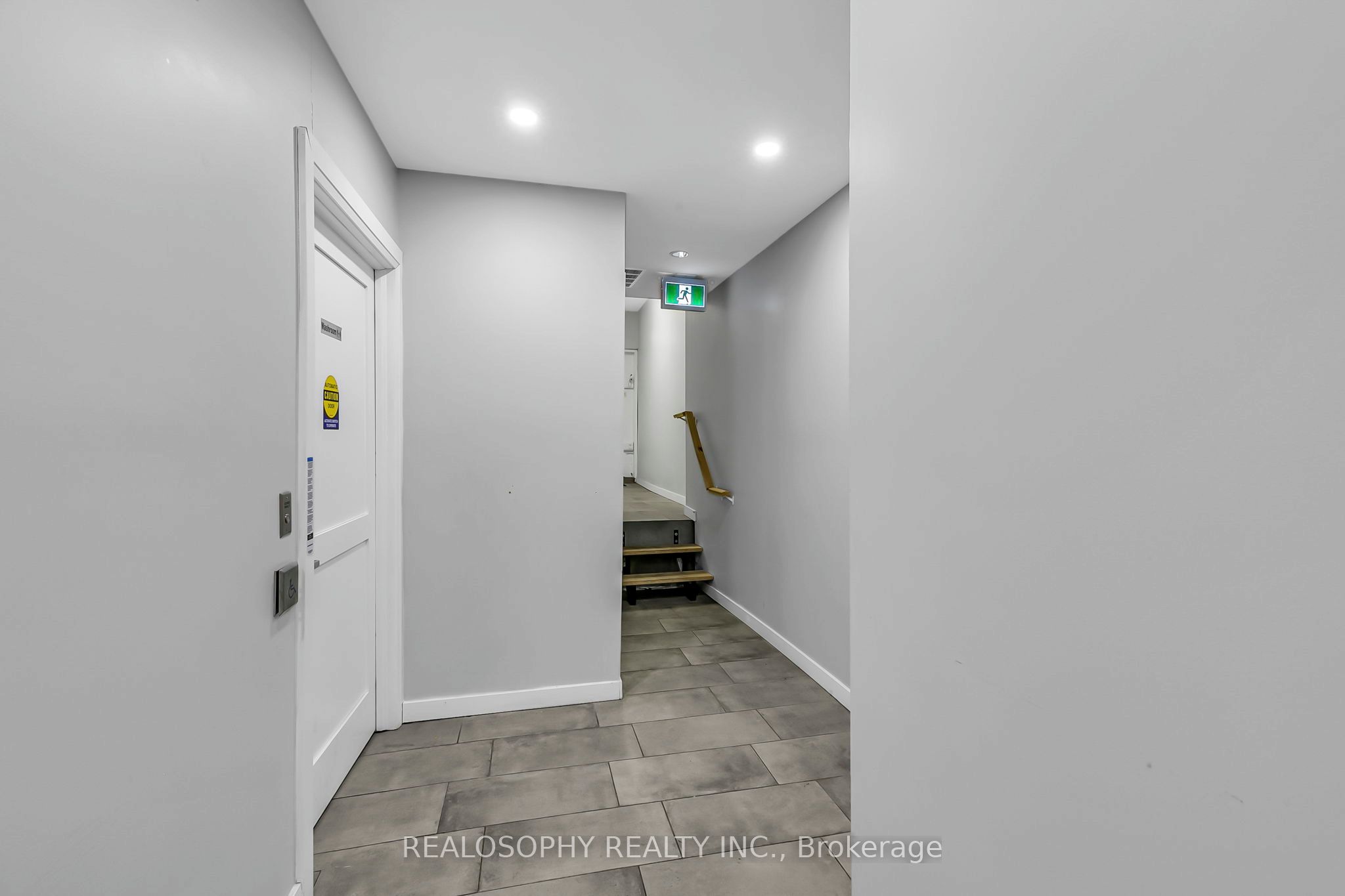 518 Queen Street W Property Photo 11