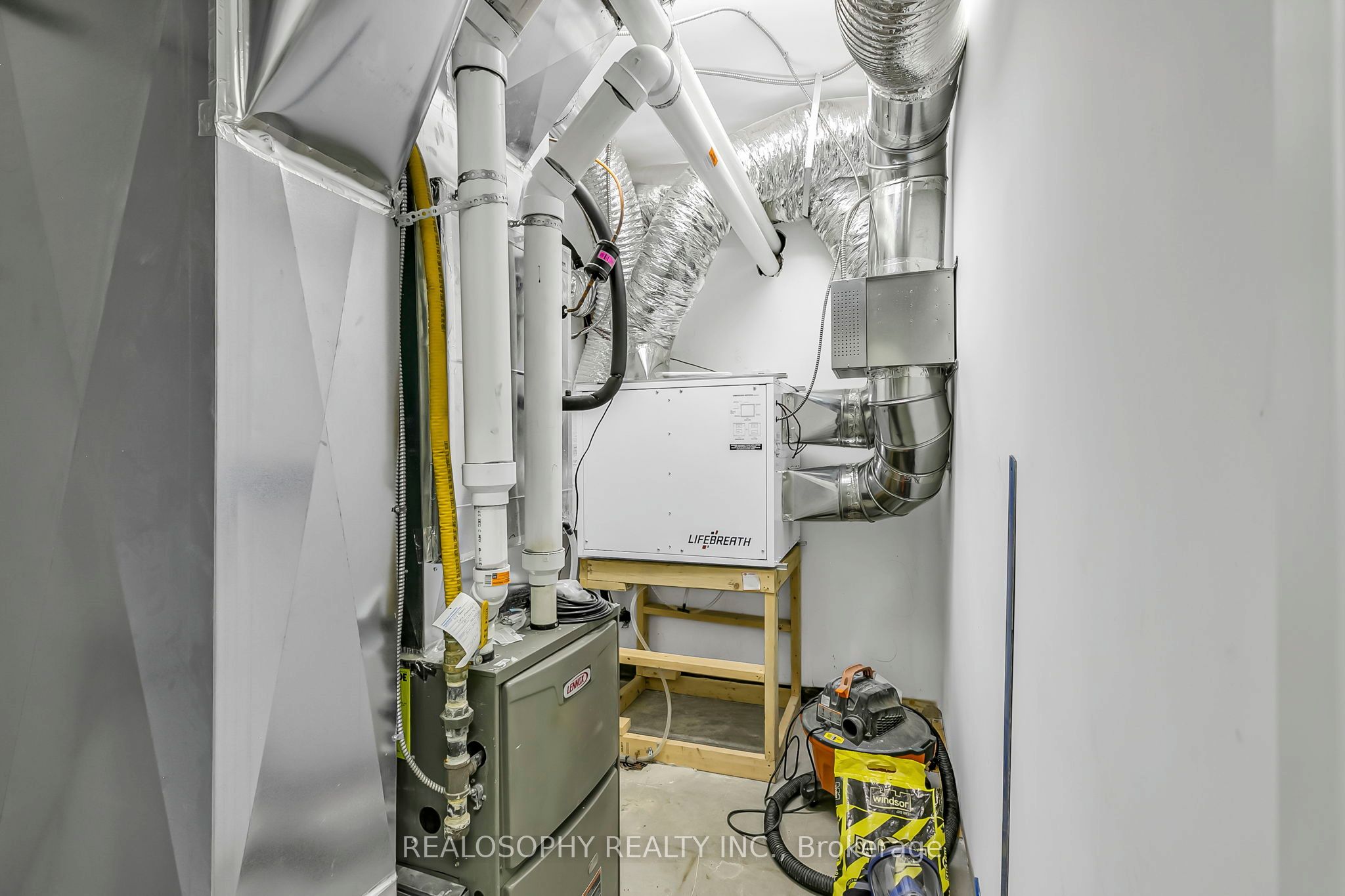 518 Queen Street W Property Photo 12