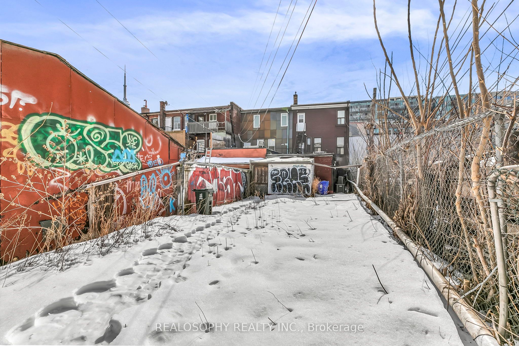 518 Queen Street W Property Photo 15