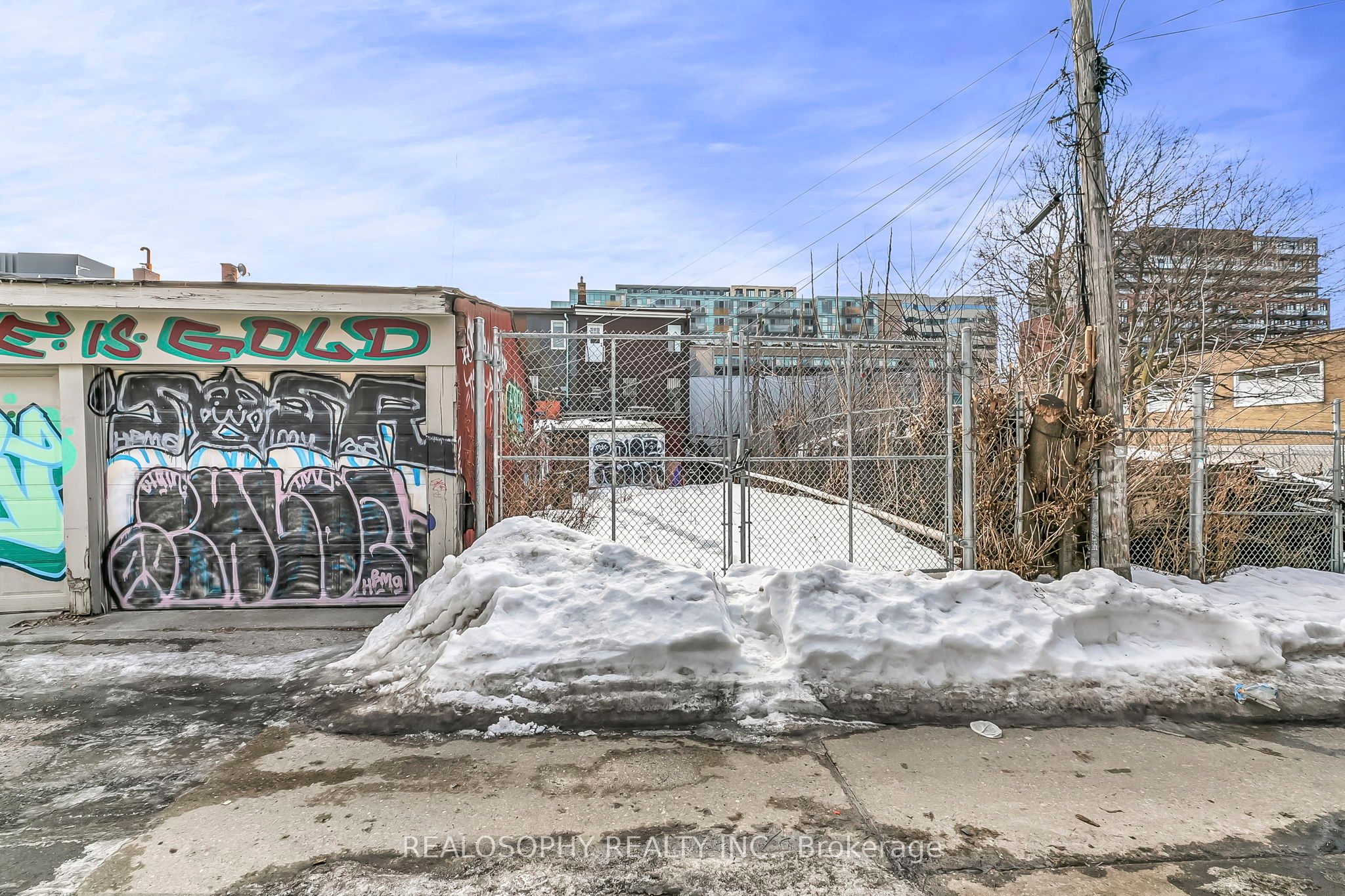 518 Queen Street W Property Photo 16