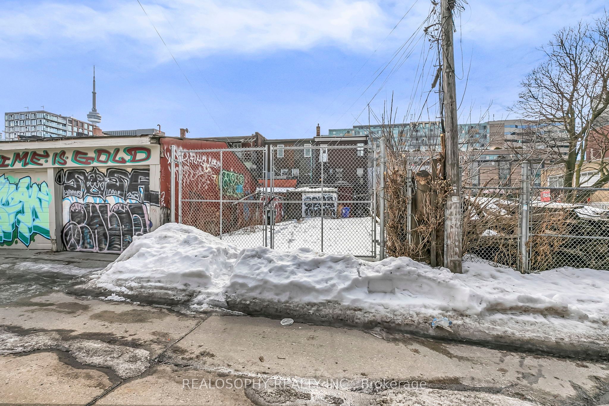 518 Queen Street W Property Photo 17