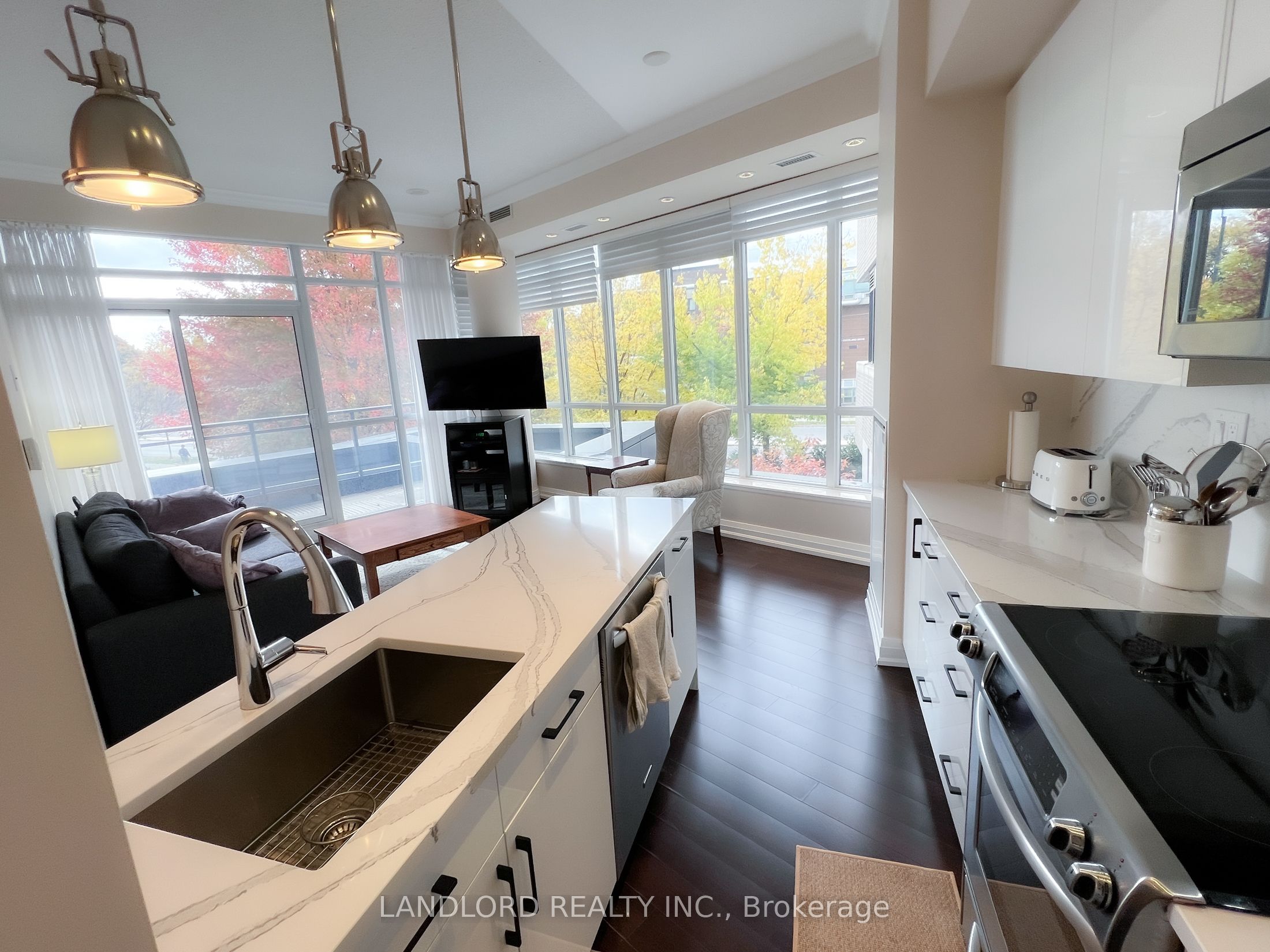 85 The Donway N/a W 207 Property Photo 1