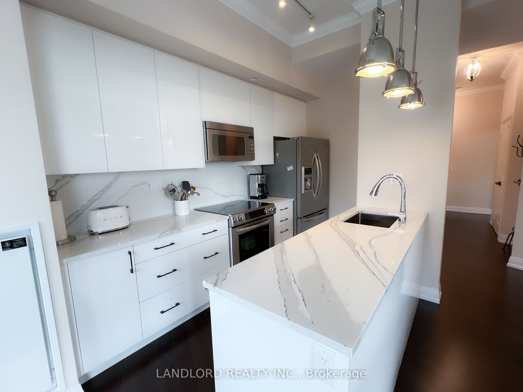 85 The Donway N/a W 207 Property Photo 2