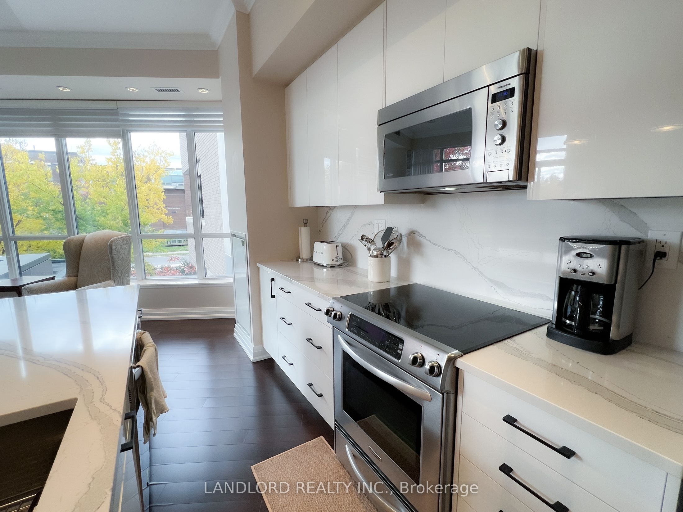 85 The Donway N/a W 207 Property Photo 3