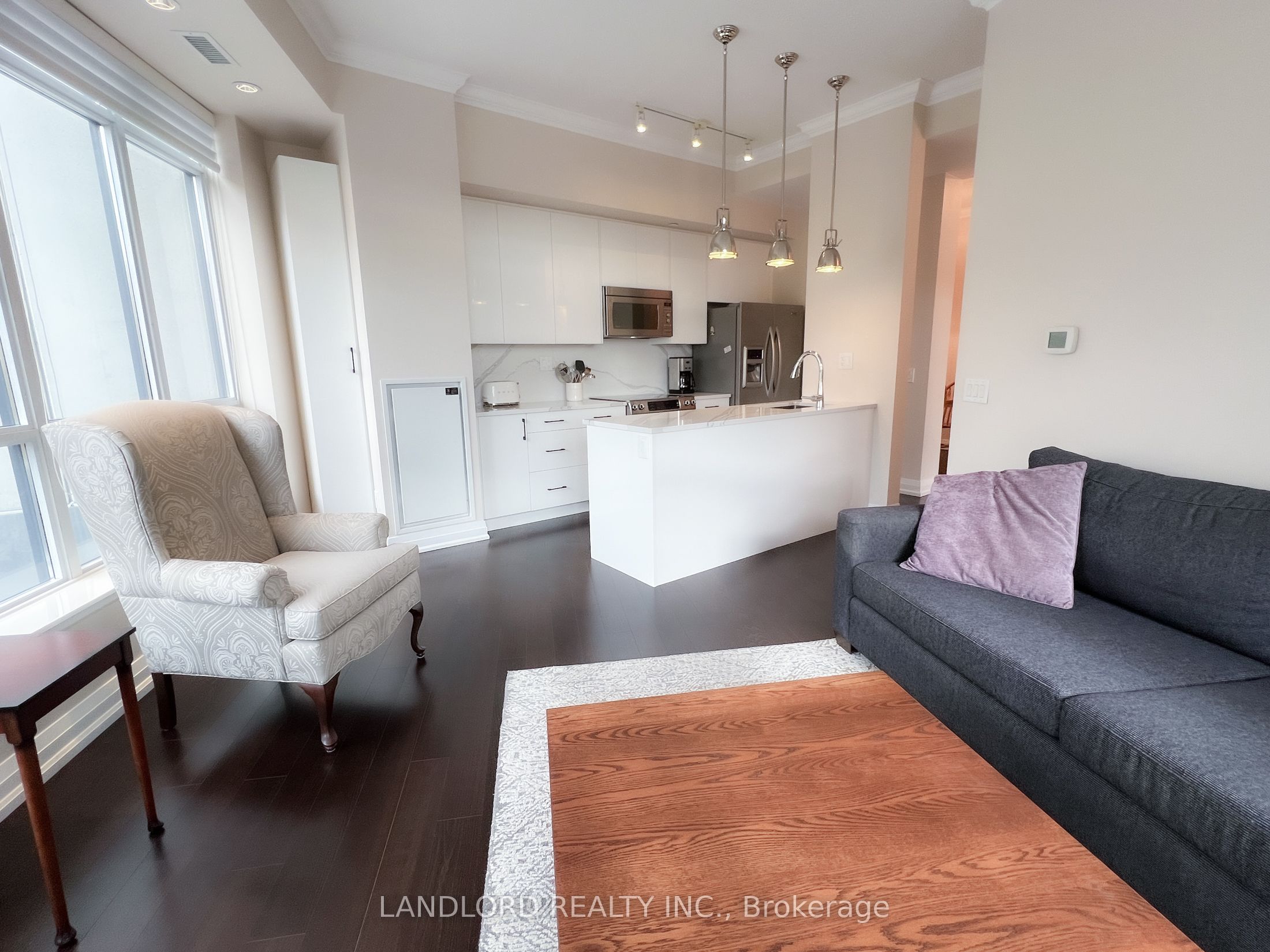85 The Donway N/a W 207 Property Photo 8