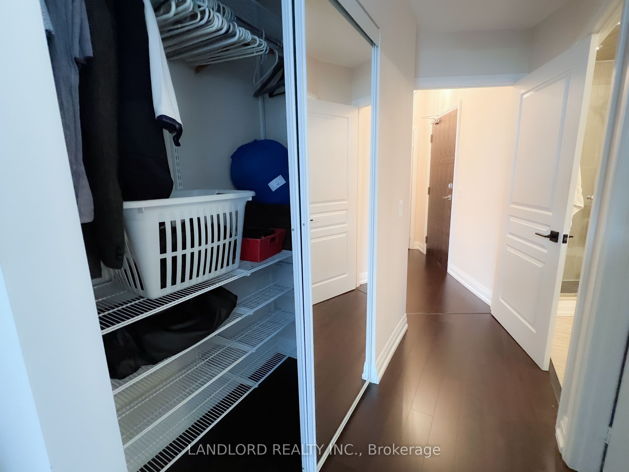 85 The Donway N/a W 207 Property Photo 15