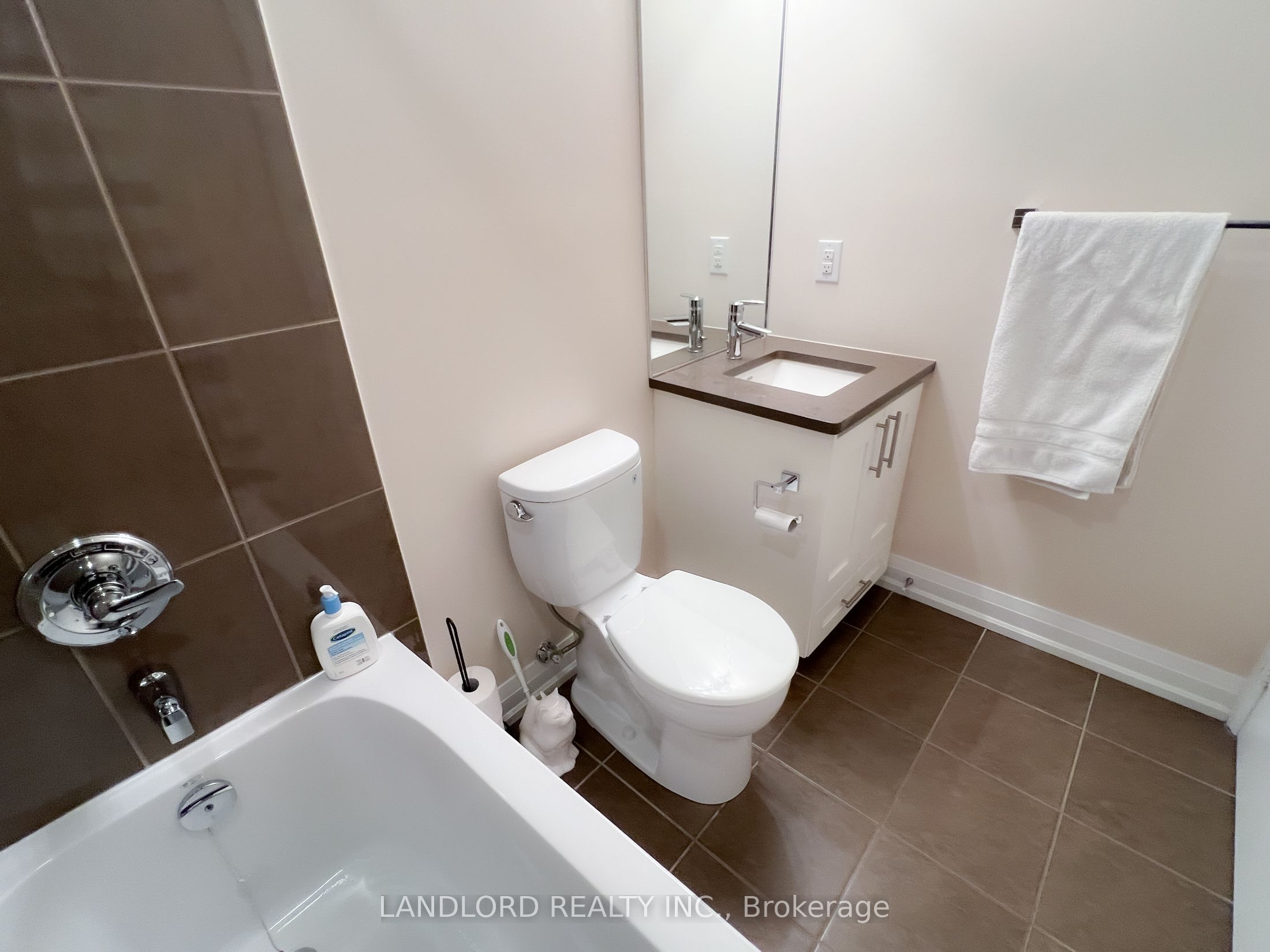 85 The Donway N/a W 207 Property Photo 19