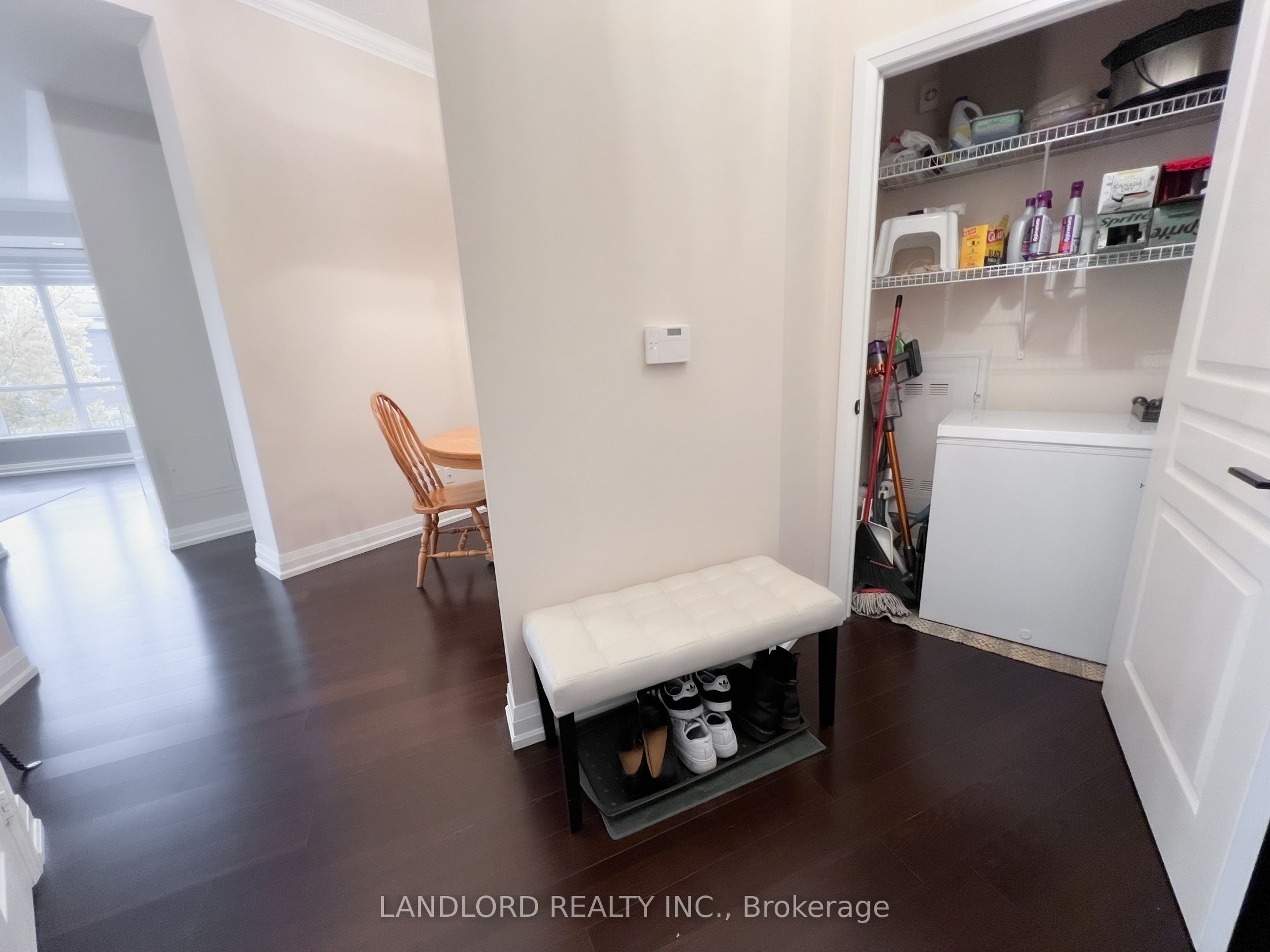 85 The Donway N/a W 207 Property Photo 20
