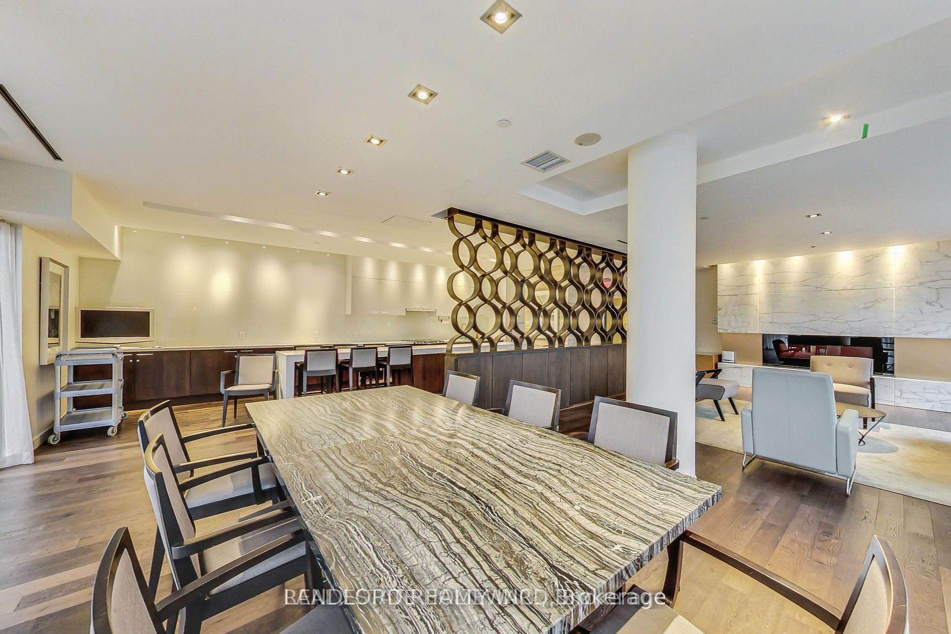 85 The Donway N/a W 207 Property Photo 29