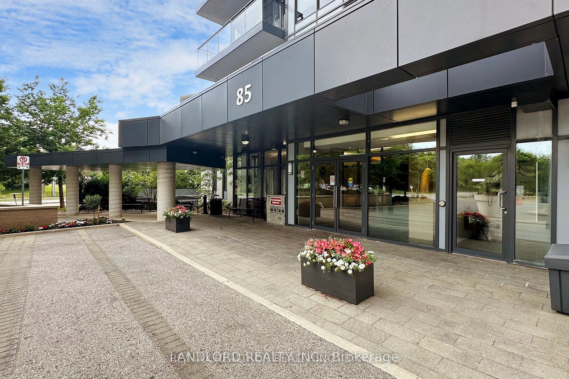 85 The Donway N/a W 207 Property Photo 30