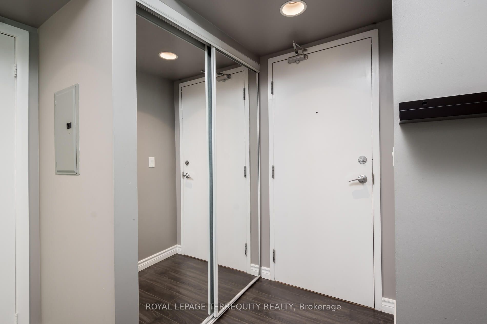 600 Fleet Street 2211 Property Photo 5