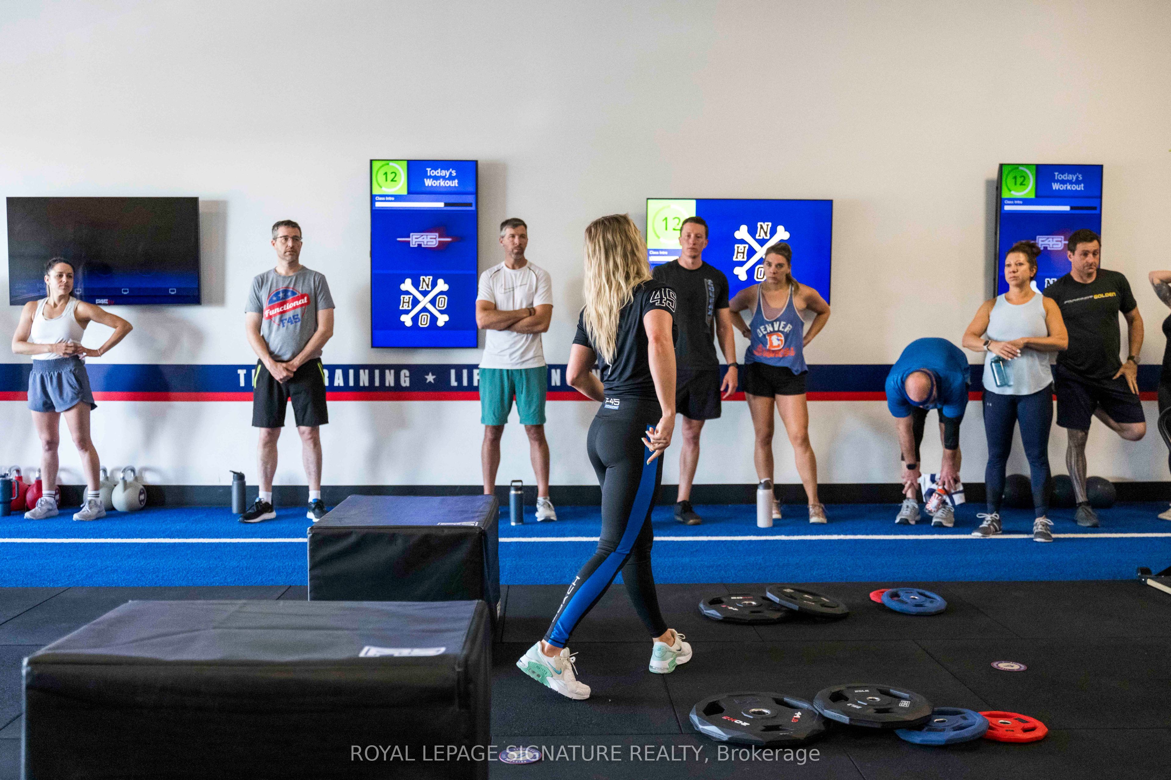 1 St Clair Avenue E 5 Property Photo 3