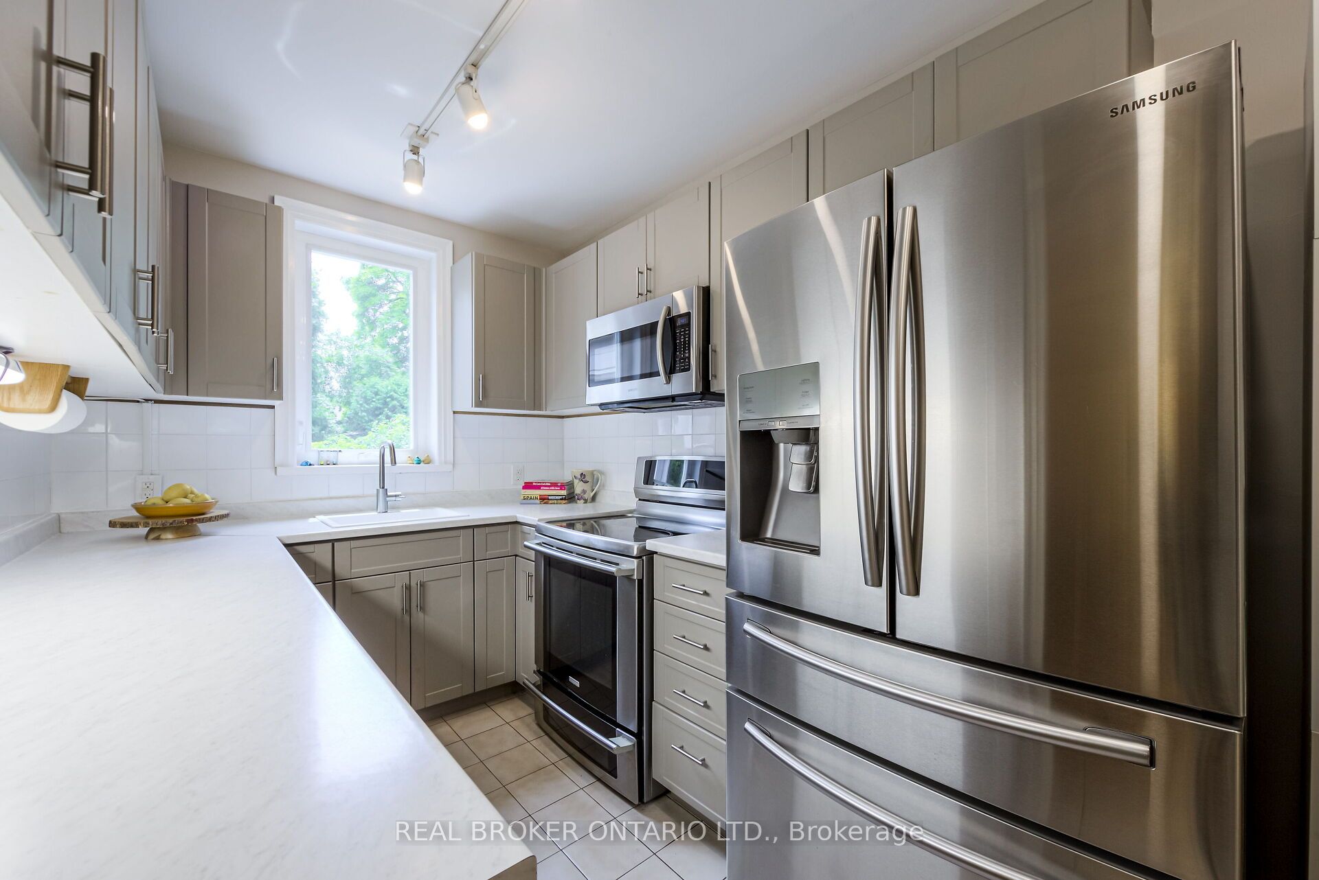 413 Roselawn Avenue Property Photo 20