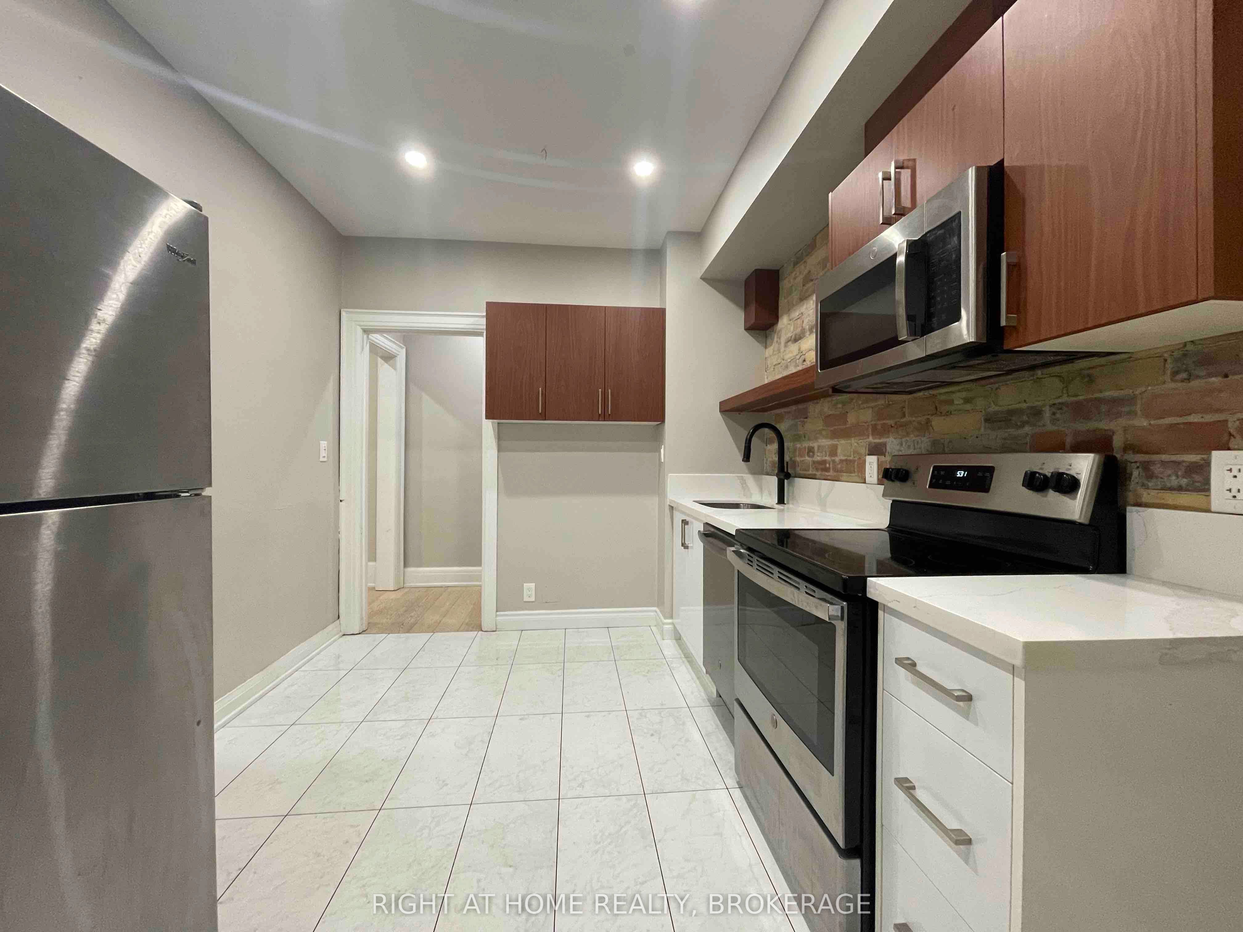 178 Spadina Road 1 - Back Property Photo 2