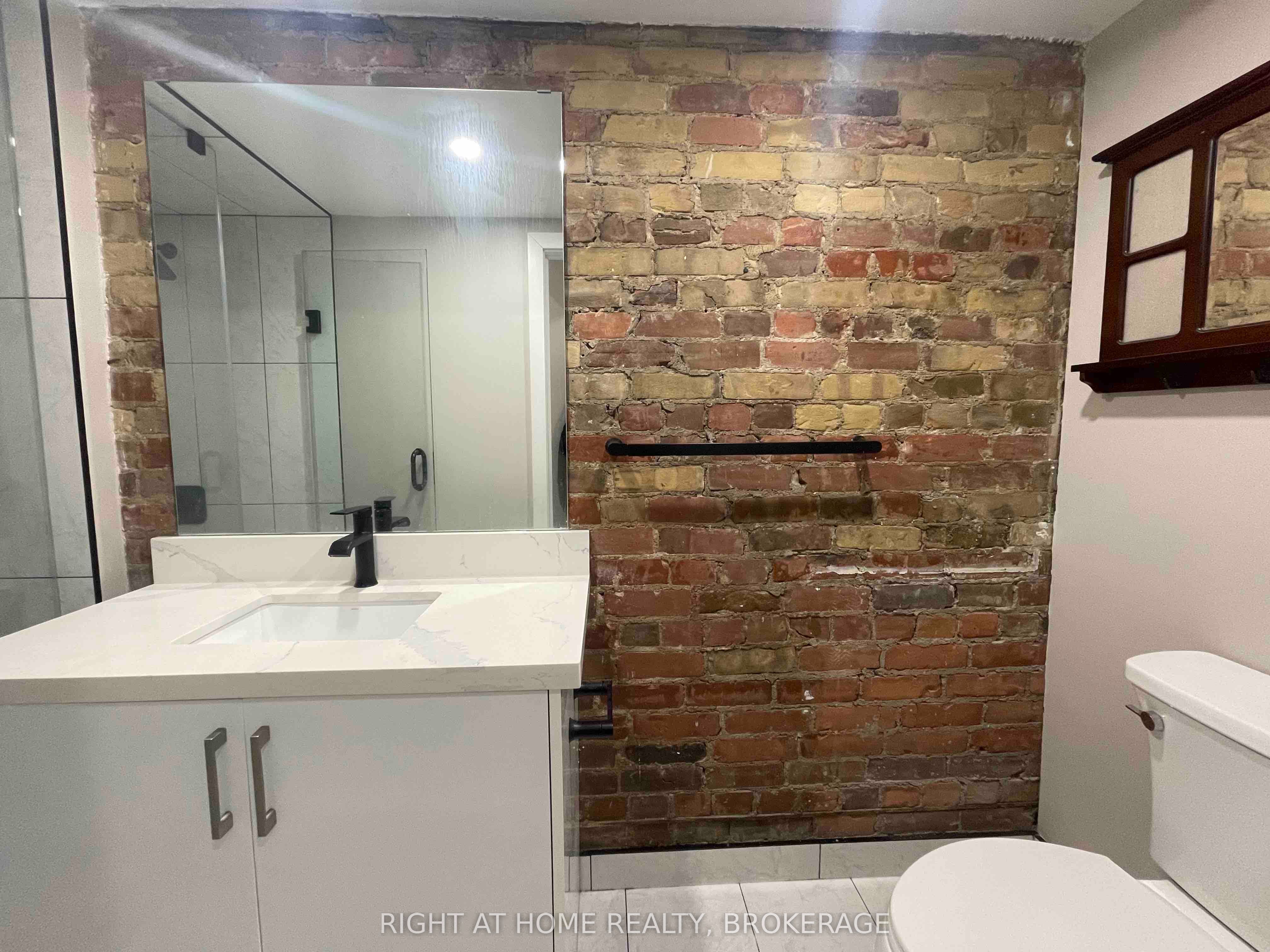 178 Spadina Road 1 - Back Property Photo 4