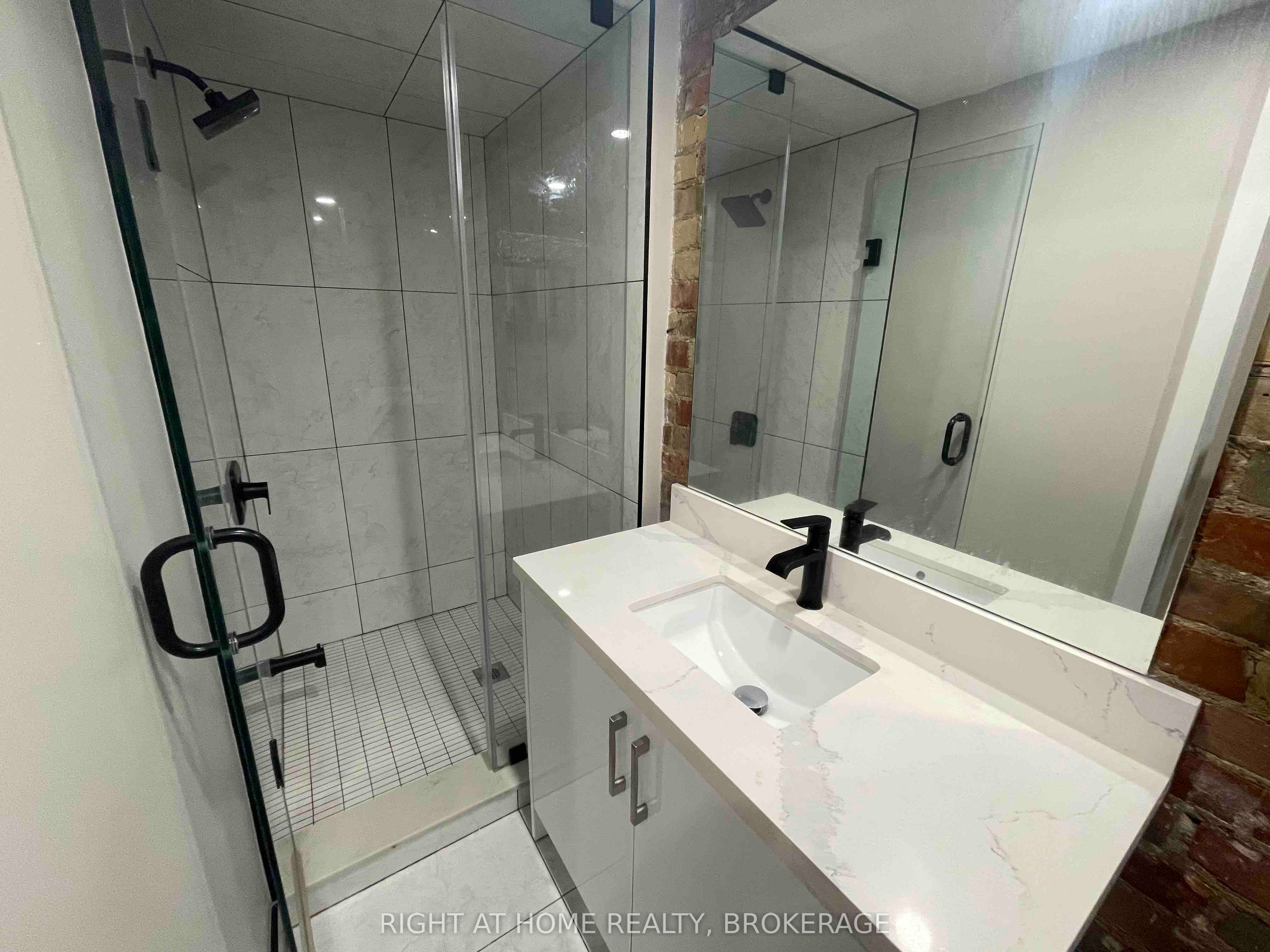 178 Spadina Road 1 - Back Property Photo 5