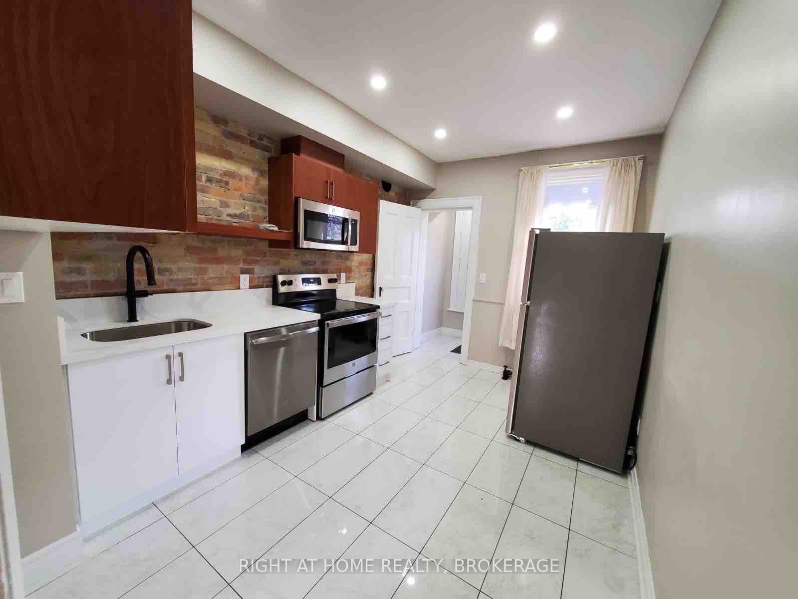 178 Spadina Road 1 - Back Property Photo 6