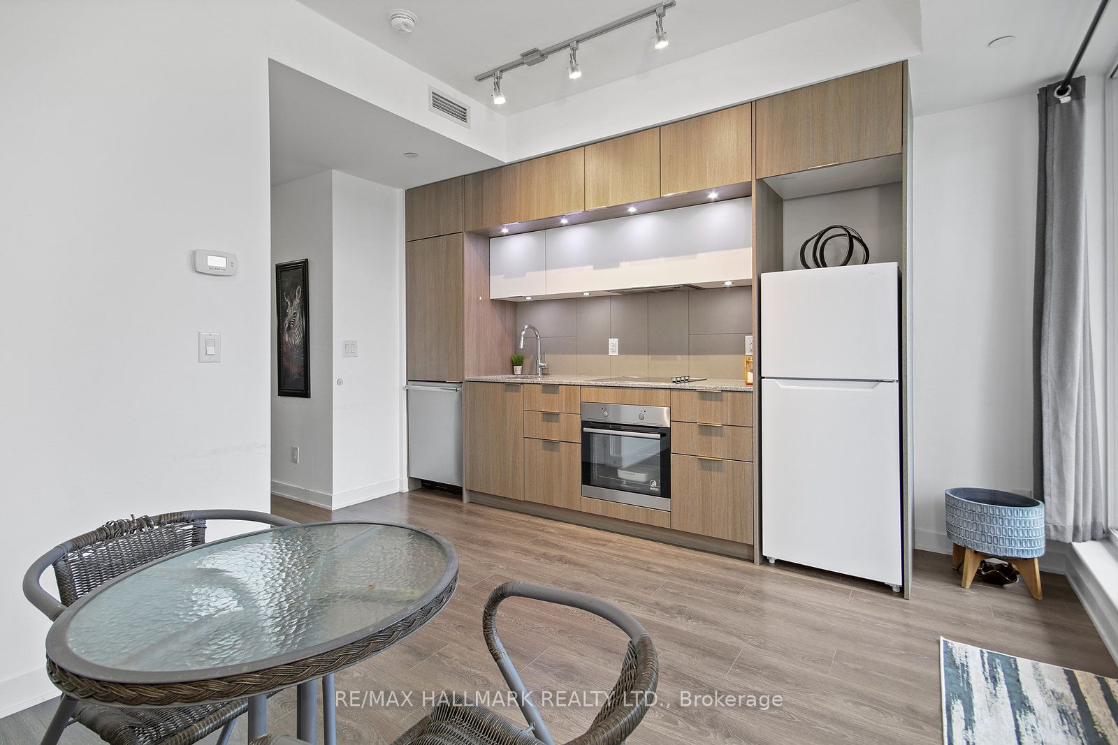 55 Regent Park Boulevard 911 Property Photo 8