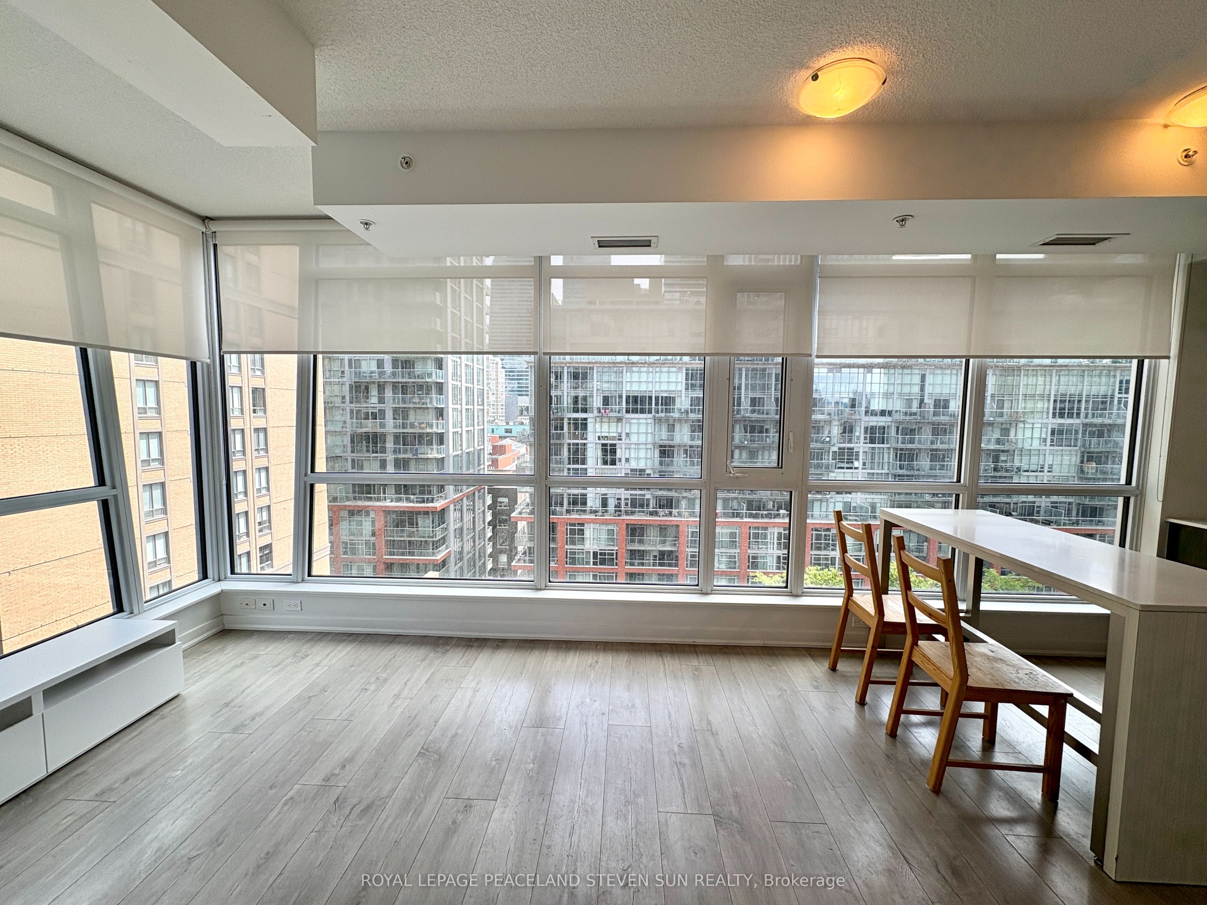 199 Richmond Street W 1004 Property Photo 7