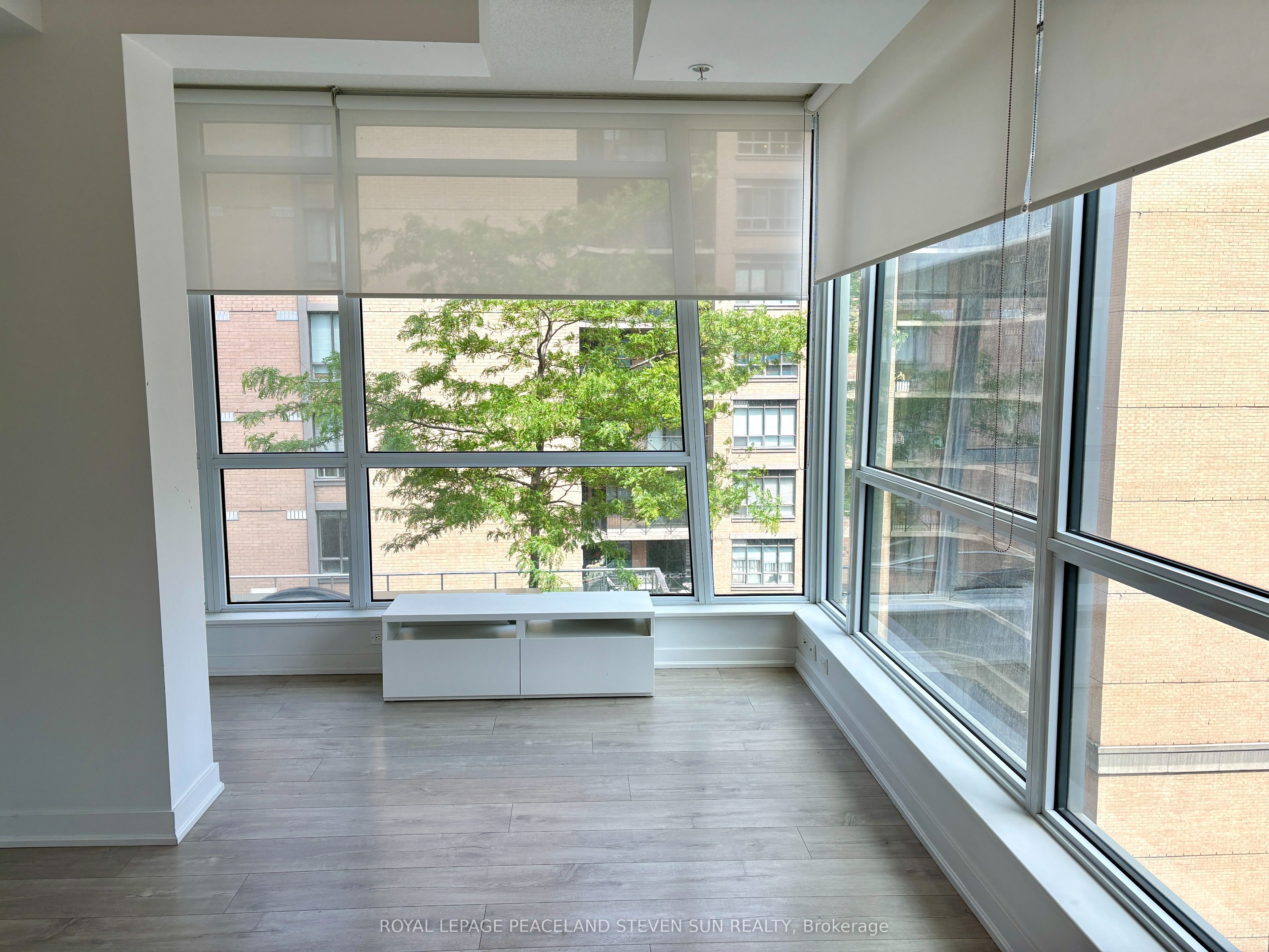 199 Richmond Street W 1004 Property Photo 8