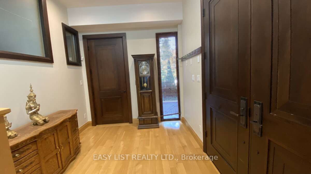 98 Burbank Drive Property Photo 7