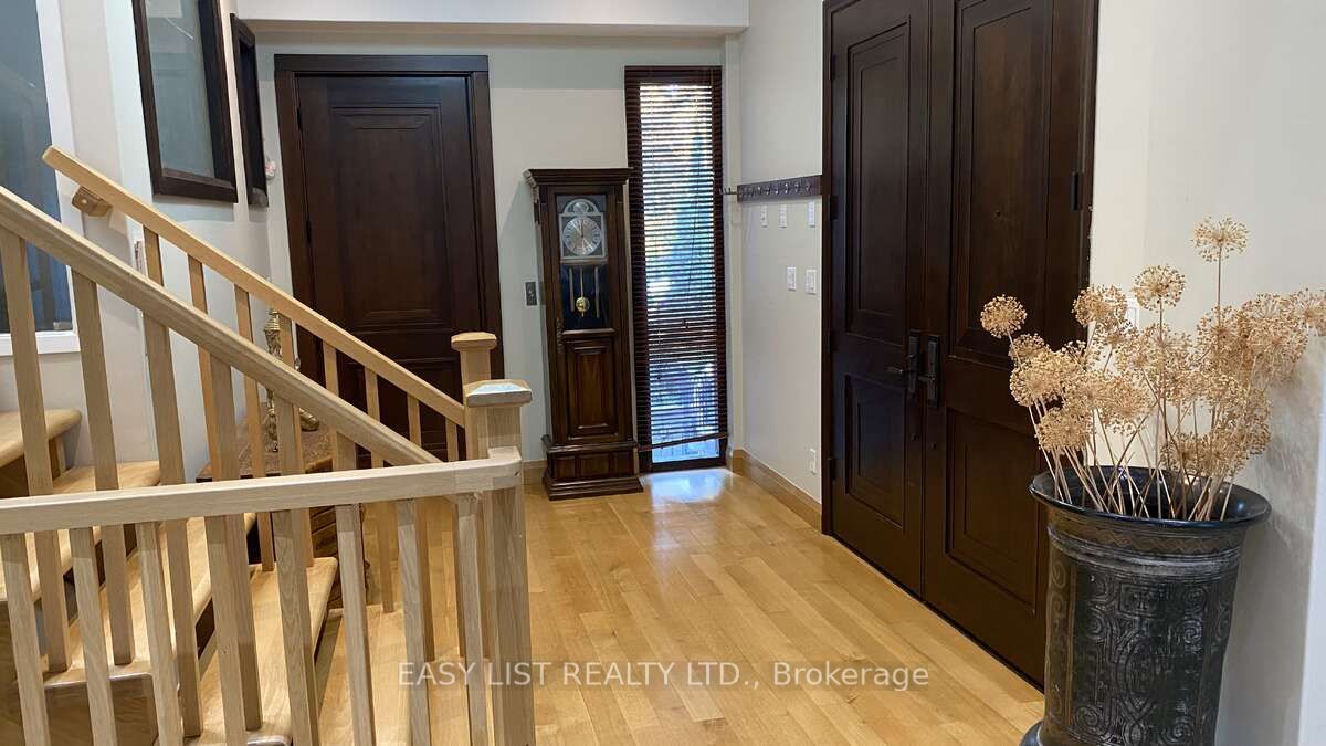 98 Burbank Drive Property Photo 9