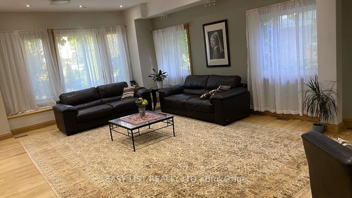 98 Burbank Drive Property Photo 10