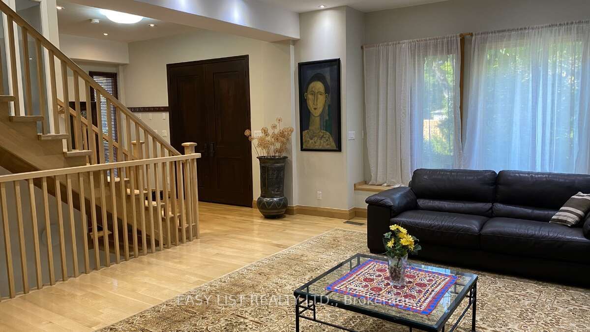 98 Burbank Drive Property Photo 11